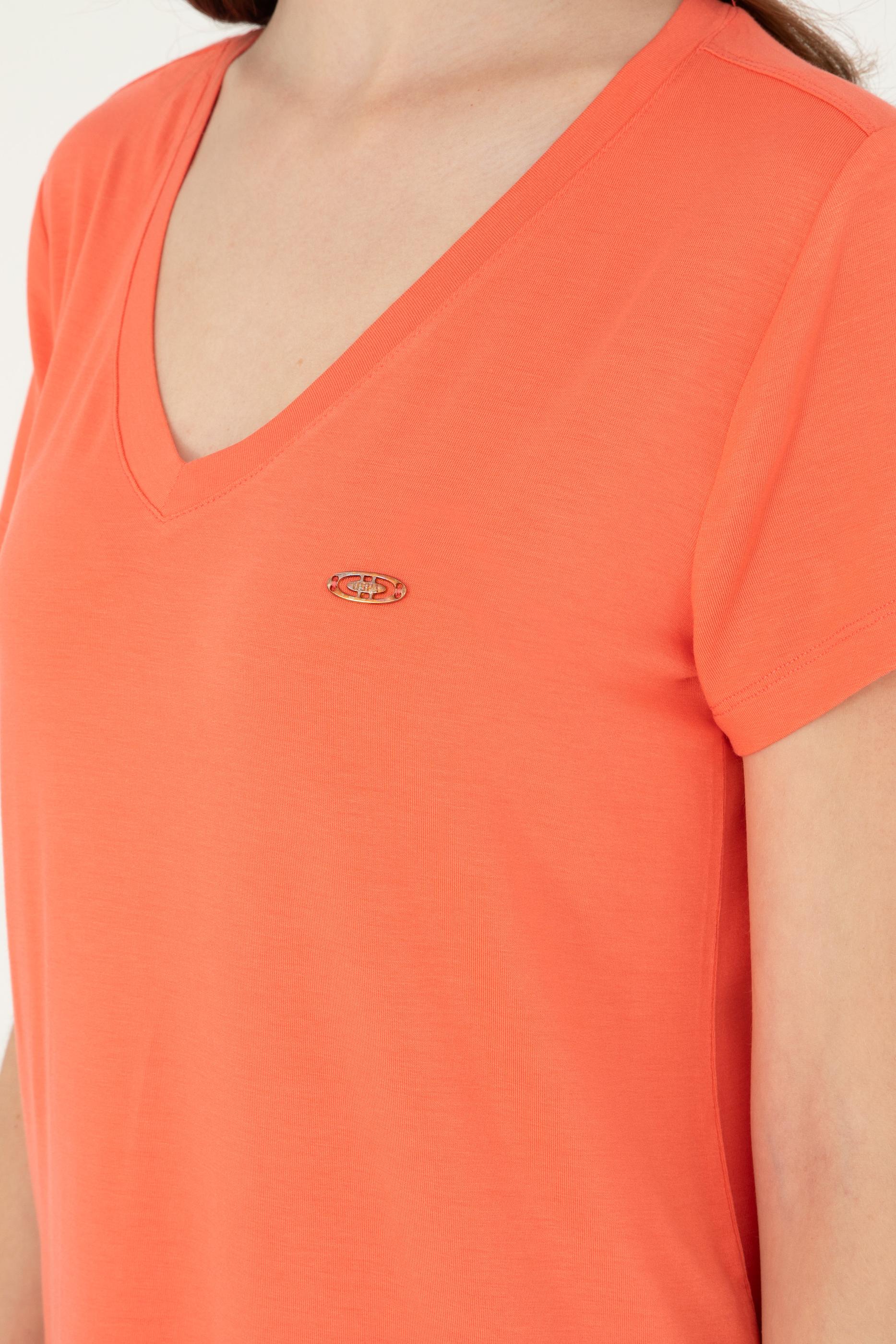 Kadın Nar Çiçeği V Yaka Basic Tişört