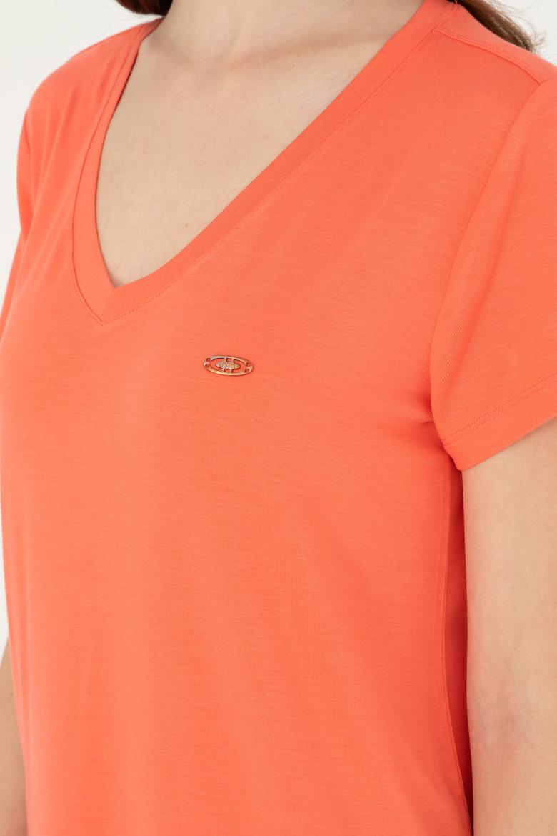 Kadın Nar Çiçeği V Yaka Basic Tişört - 50280019121