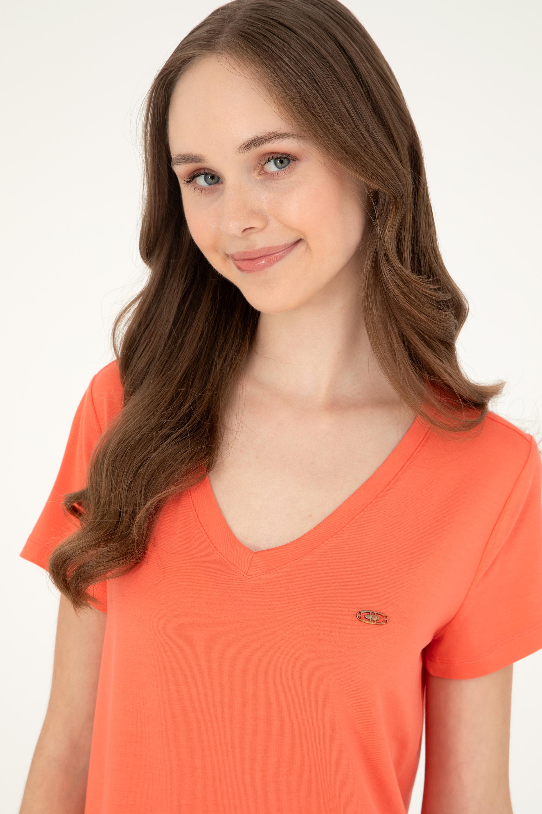 Kadın Nar Çiçeği V Yaka Basic Tişört