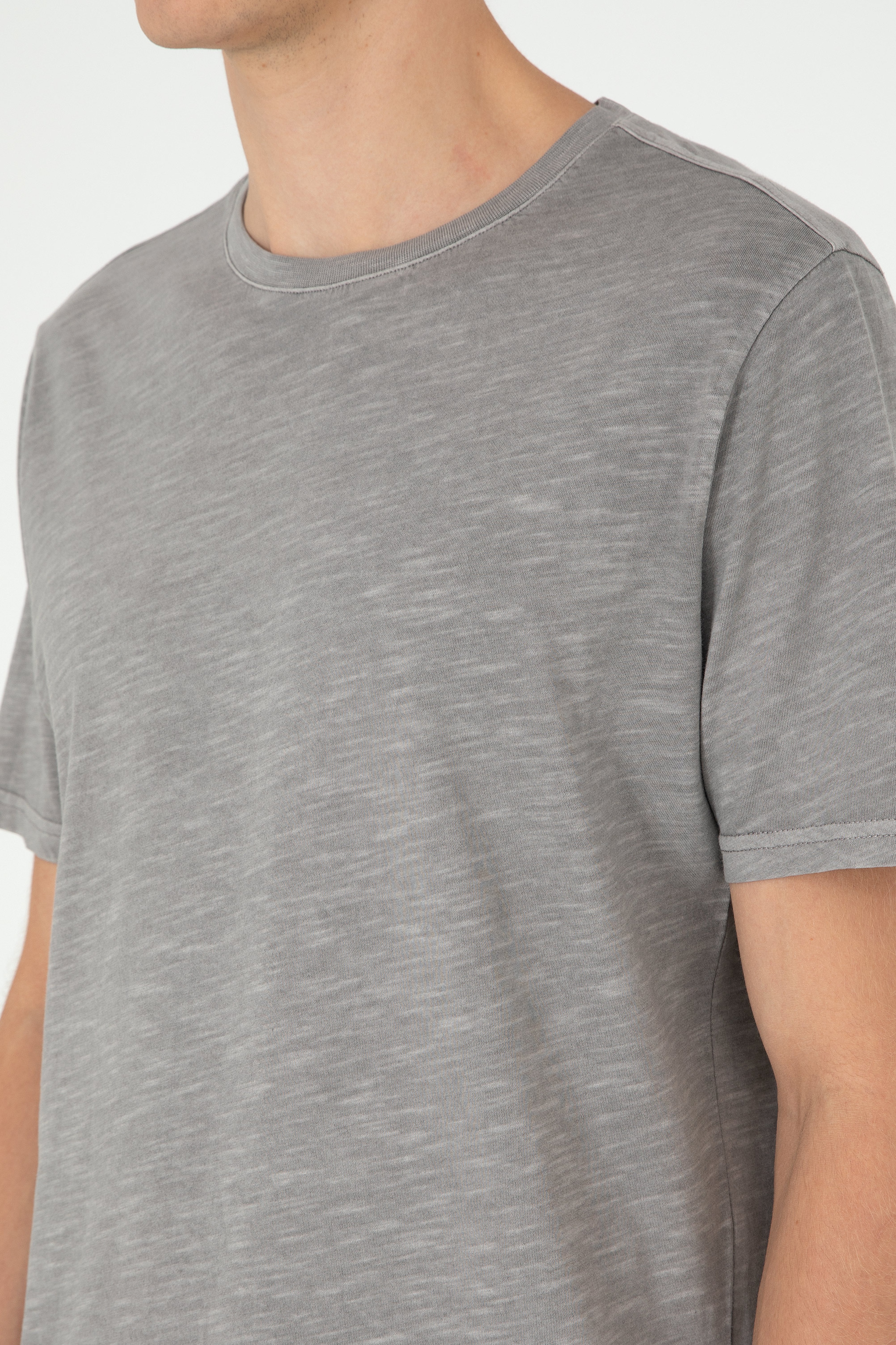Erkek Regular Fit Bisiklet Yaka Koyu Gri Basic Tişört