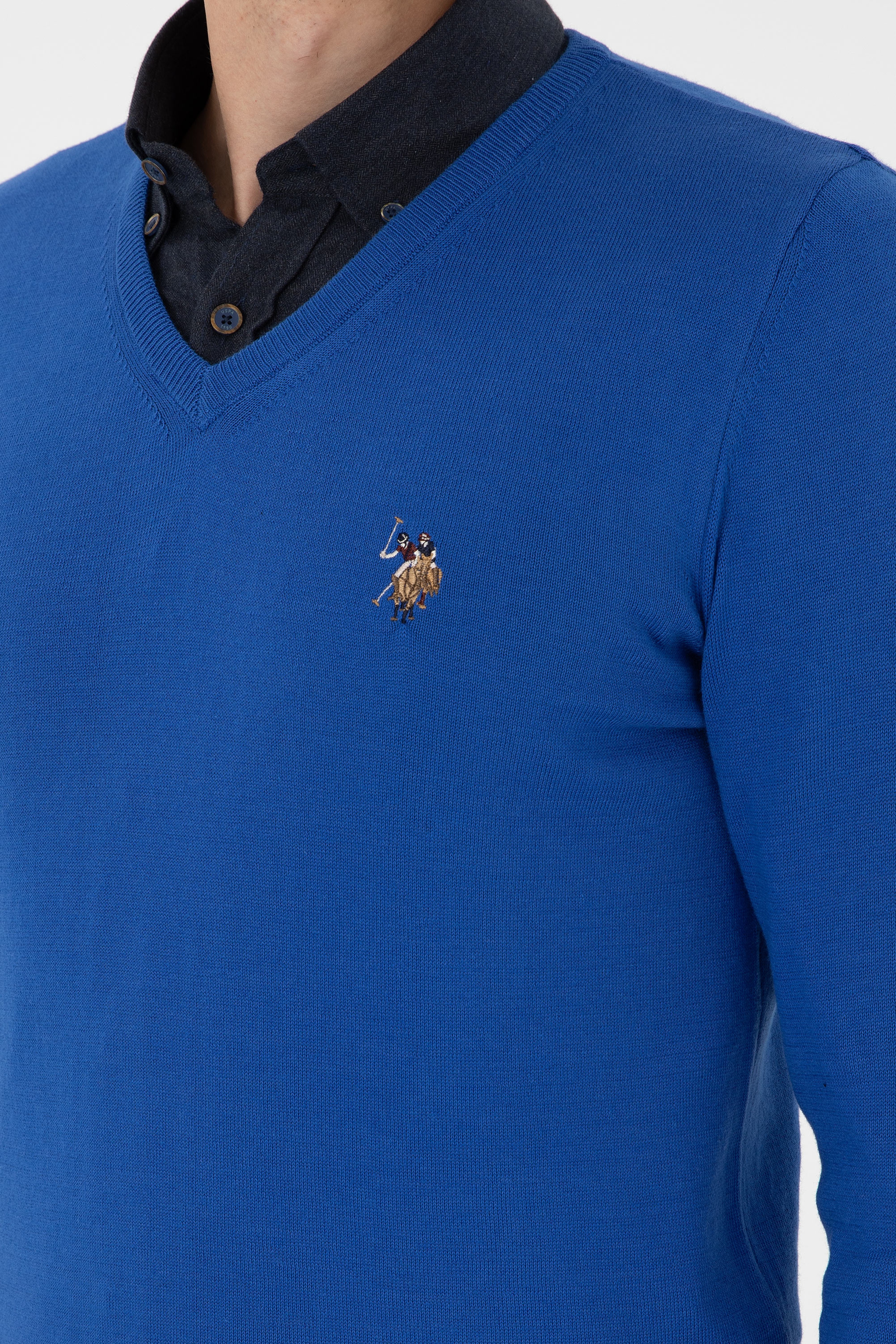 Erkek Slim Fit V Yaka Saks Basic Kazak - Image 7