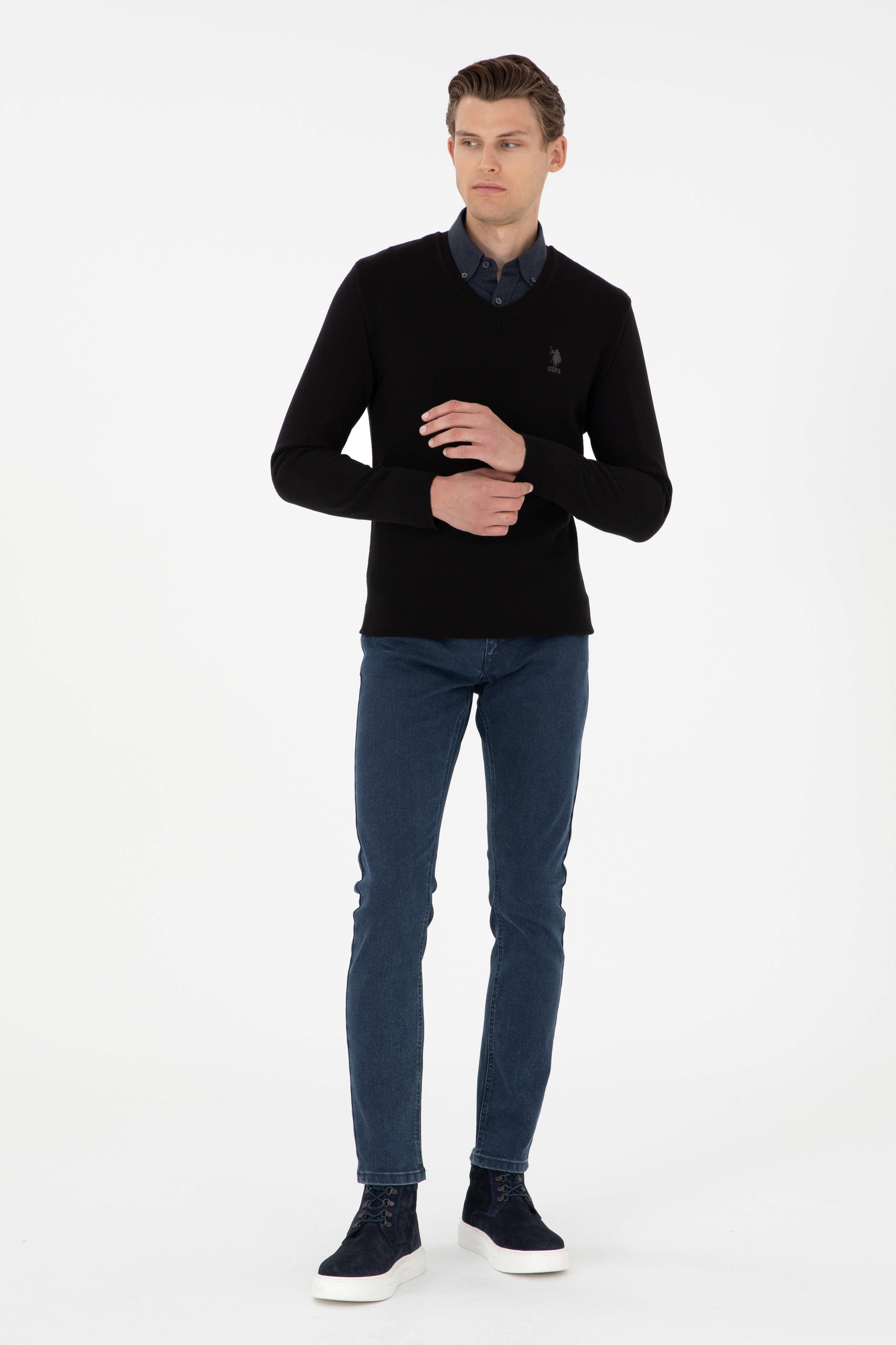 Erkek Slim Fit V Yaka Siyah Basic Kazak - Image 4