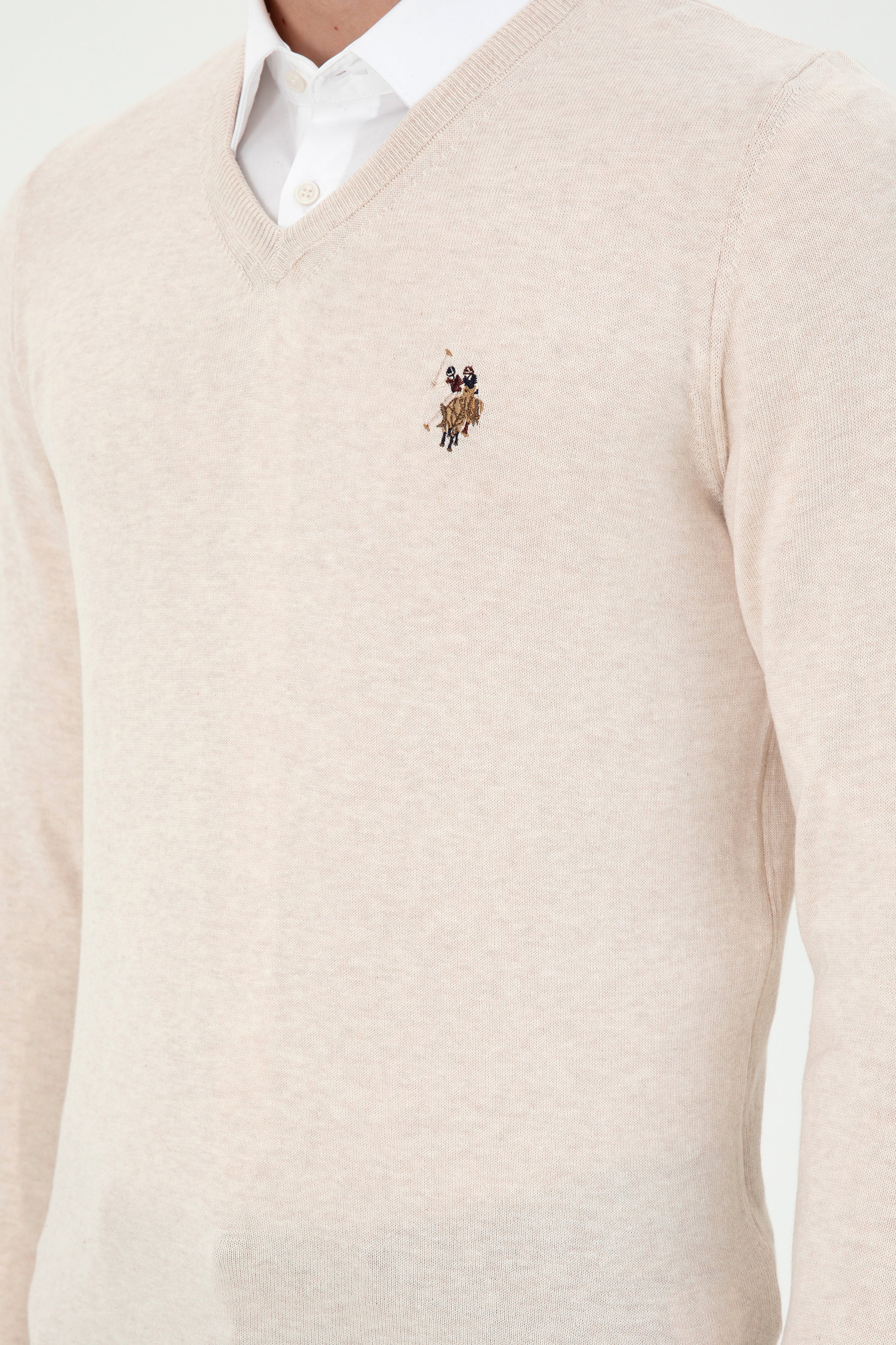 Erkek Slim Fit V Yaka Krem Melanj Basic Kazak - Image 7