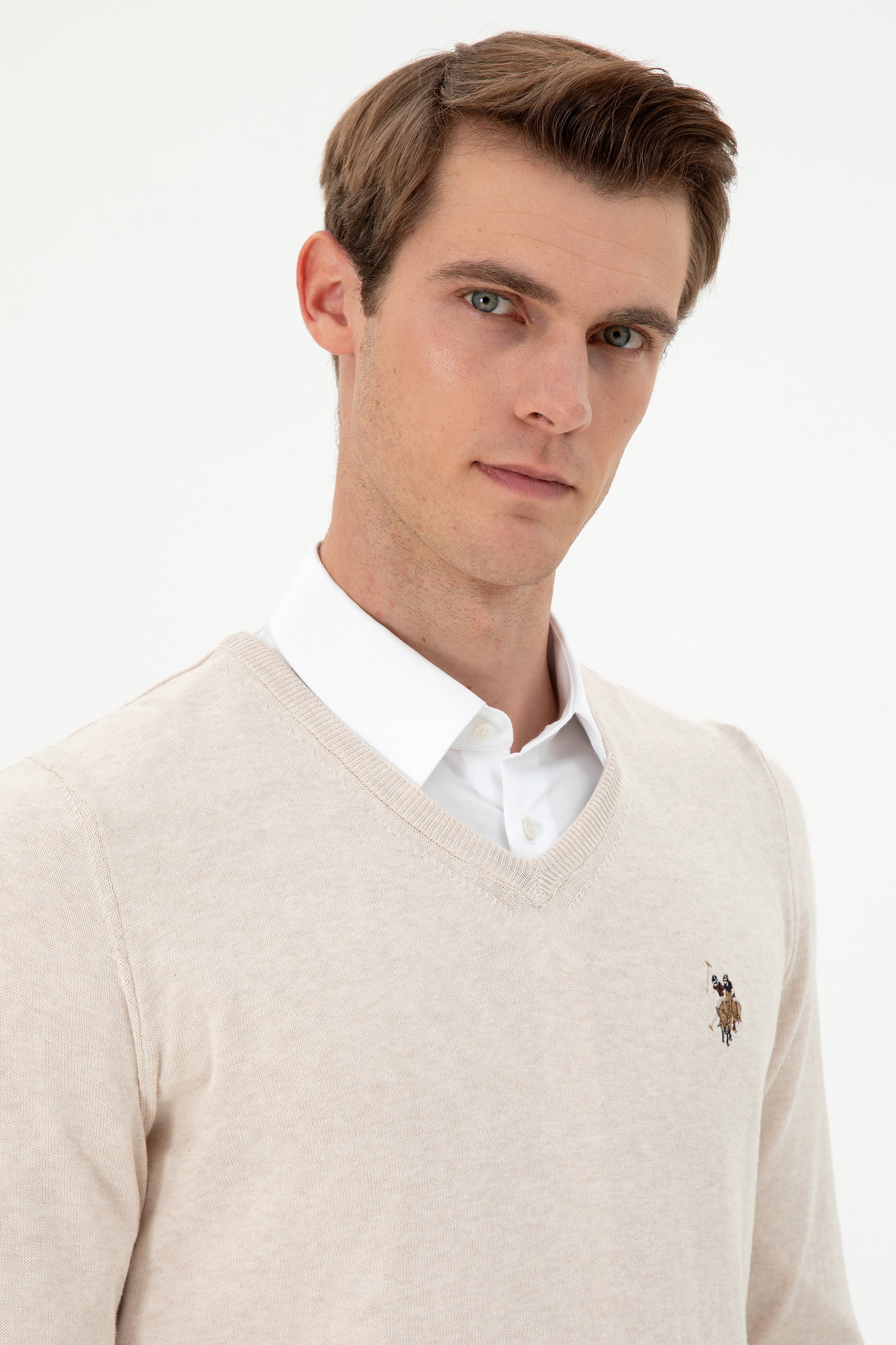 Erkek Slim Fit V Yaka Krem Melanj Basic Kazak - Image 2