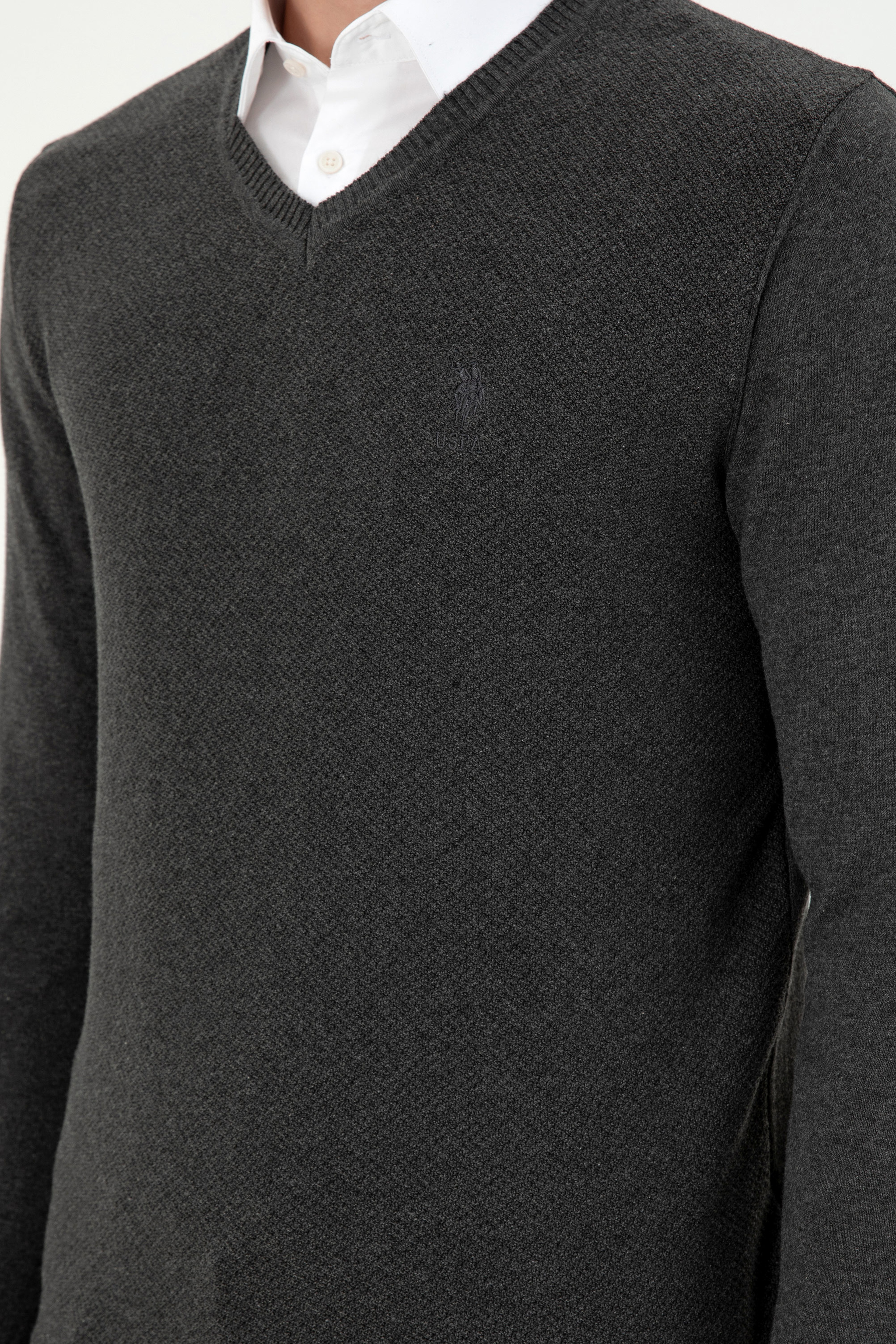 Erkek Slim Fit V Yaka Antrasit Melanj Basic Kazak - Image 7