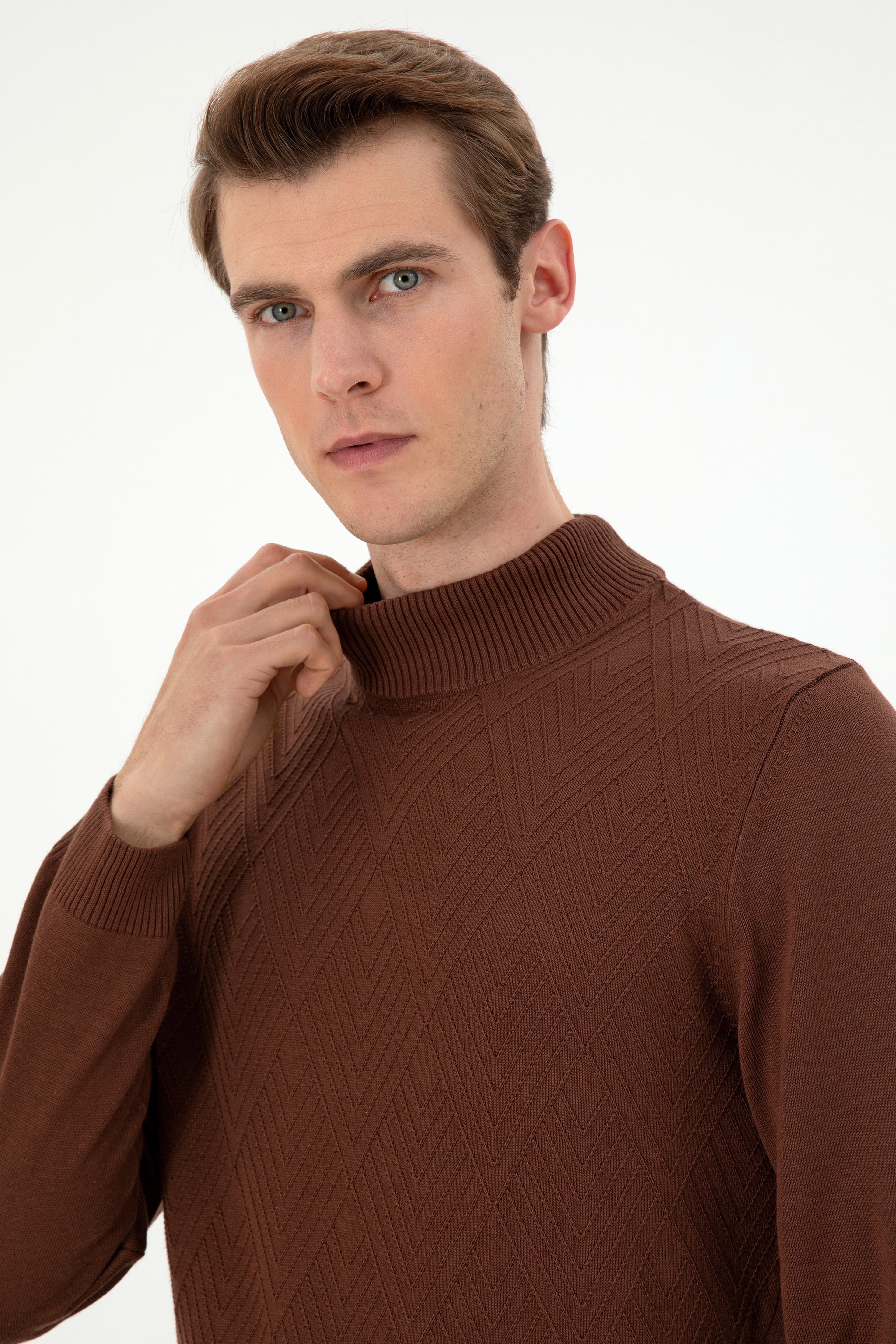 Erkek Slim Fit Yarım Balıkçı Yaka Kahverengi Kazak
