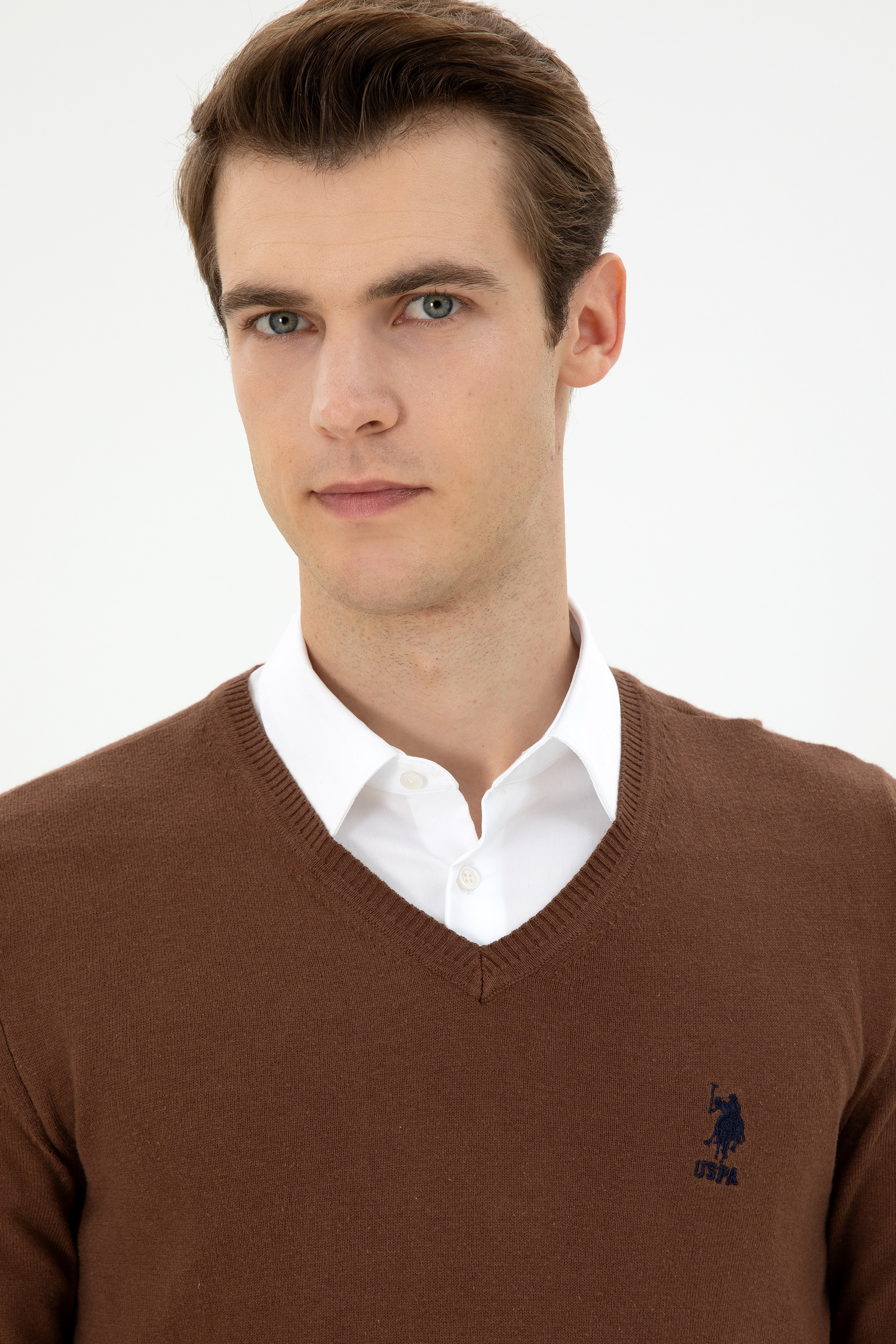 Erkek Slim Fit V Yaka Kahverengi Basic Kazak - Image 2