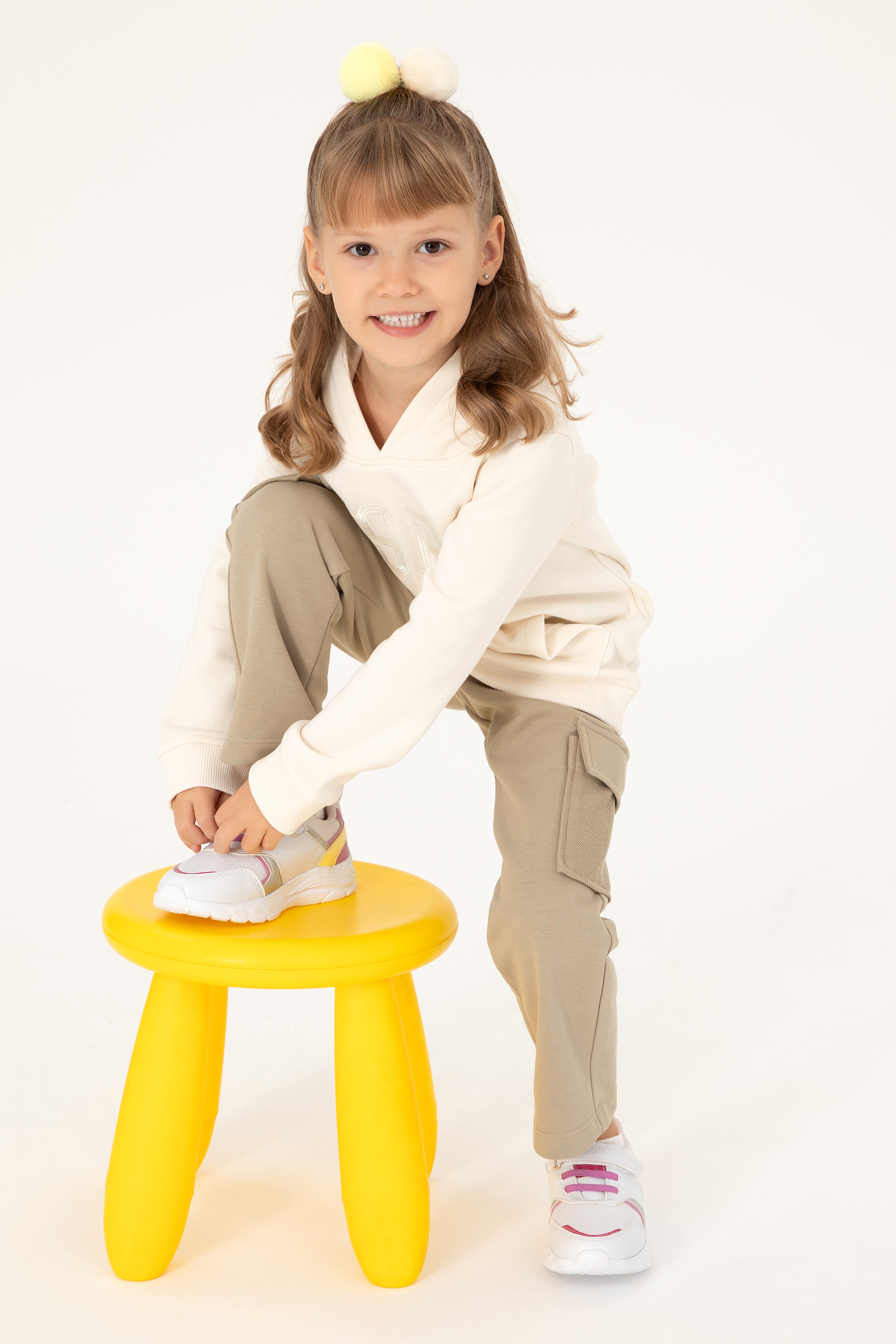 Kız Çocuk Krem Kapüşonlu Basic Sweatshirt - Image 2
