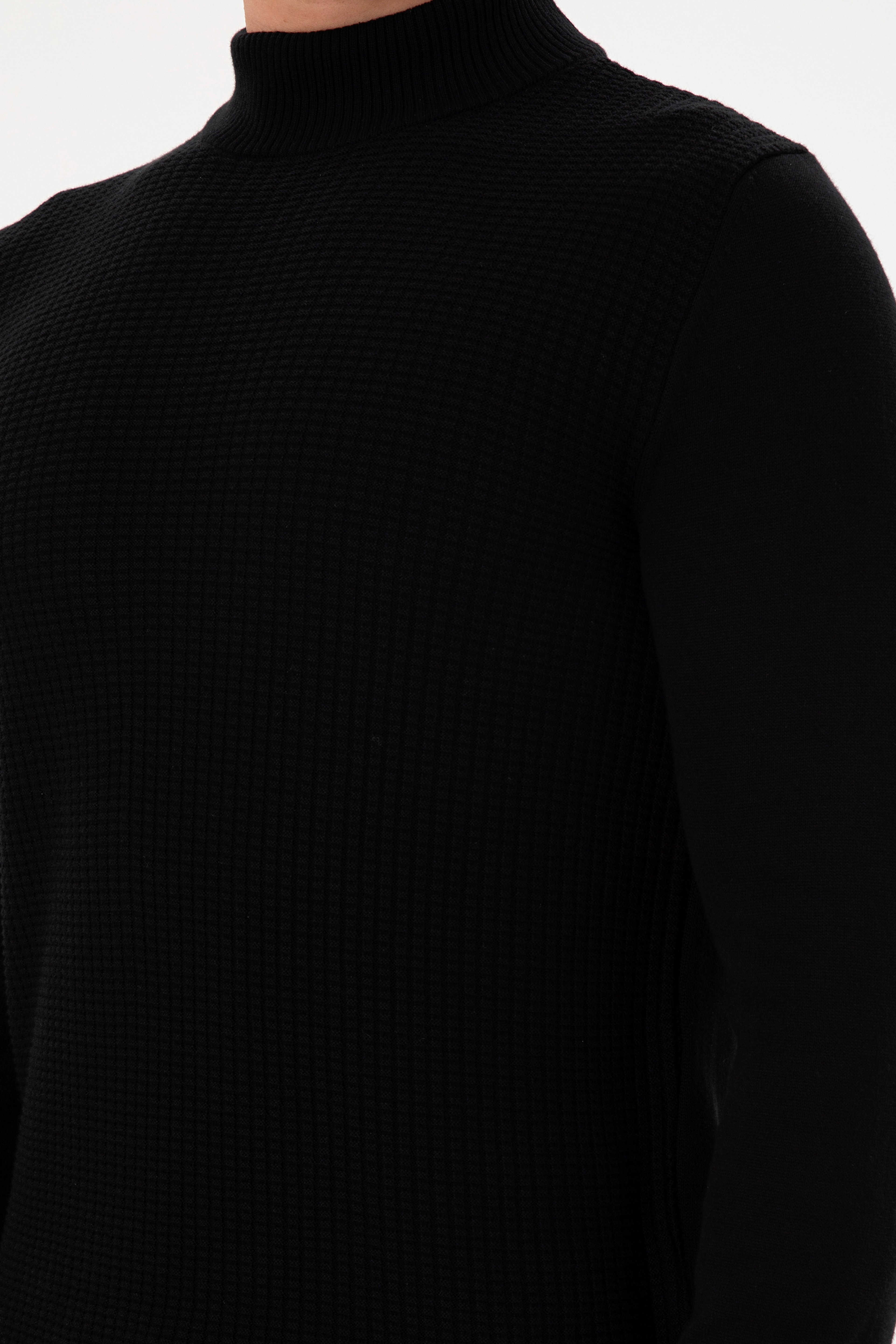Erkek Slim Fit Yarım Balıkçı Yaka Siyah Kazak