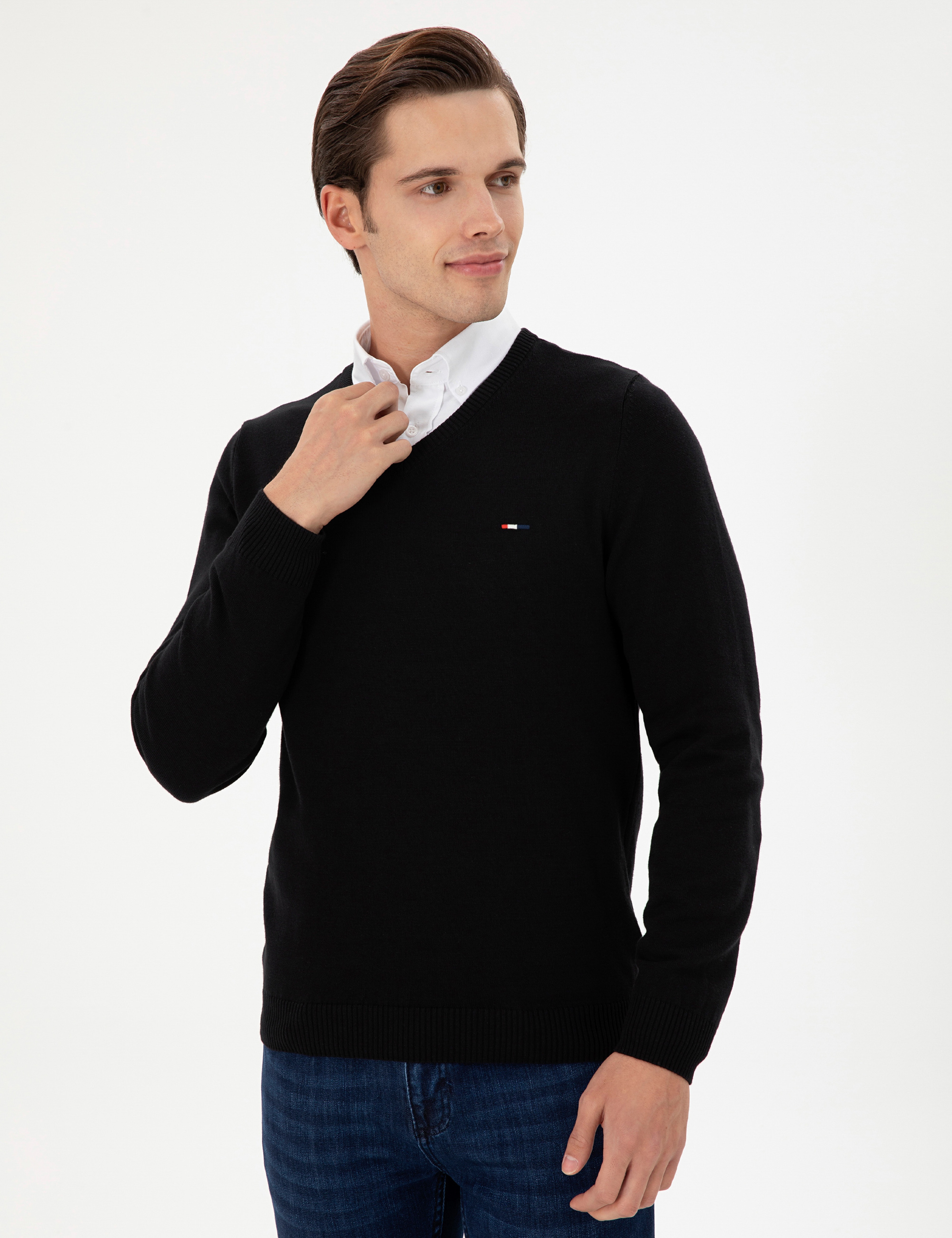 Erkek Slim Fit V Yaka Siyah Basic Kazak - Image 3