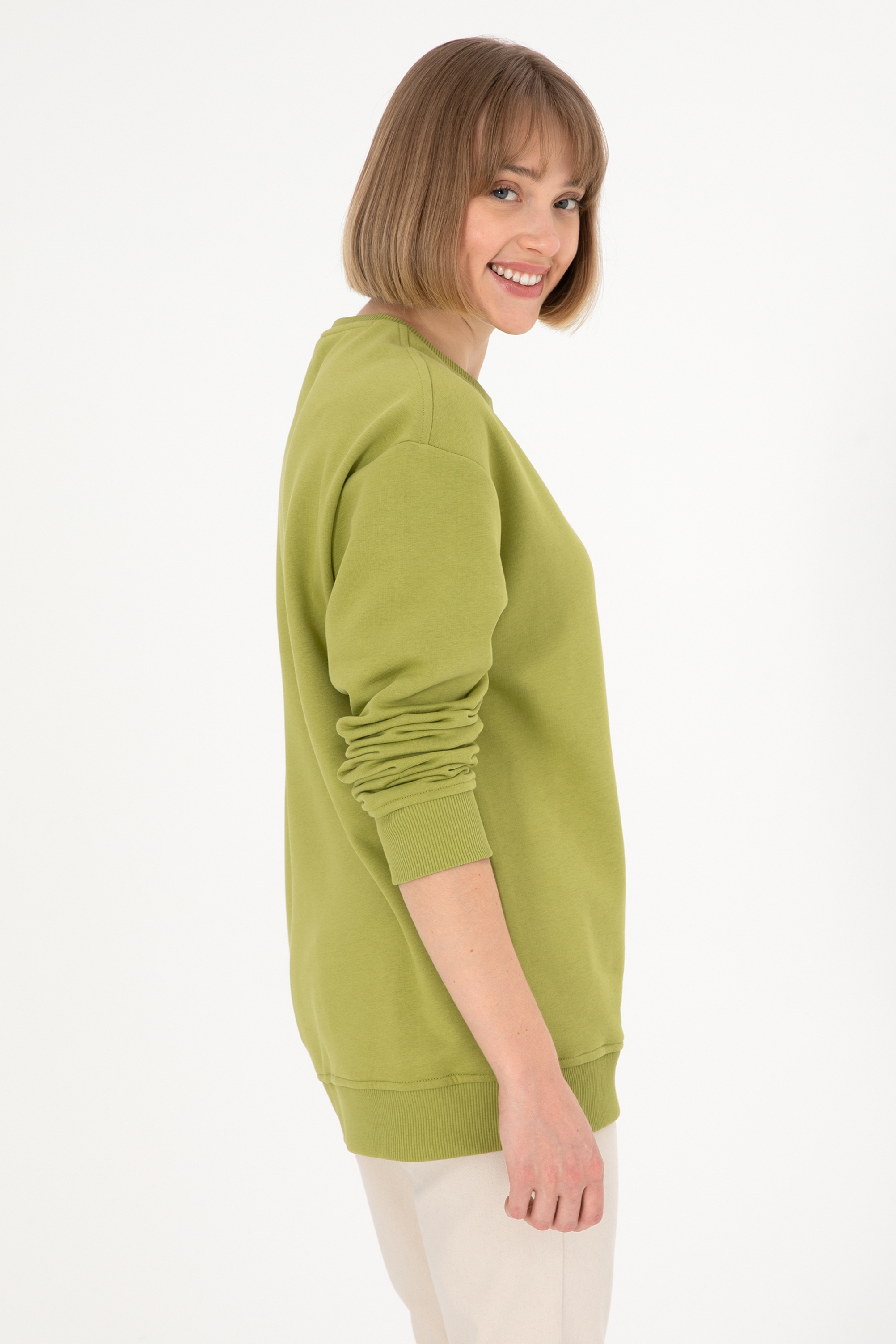 Erkek Bisiklet Yaka Fıstık Basic Şardonlu Sweatshirt - Image 5