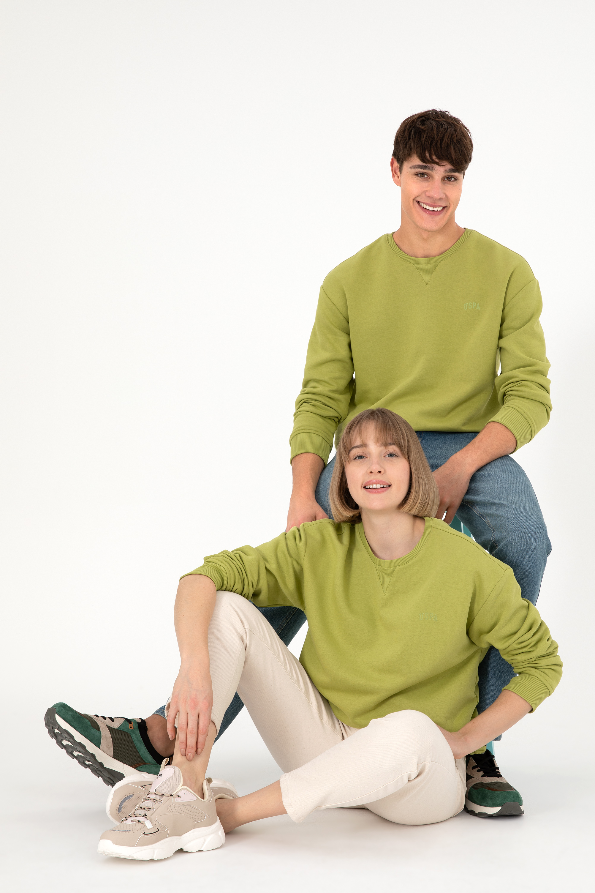 Erkek Bisiklet Yaka Fıstık Basic Şardonlu Sweatshirt - Image 2