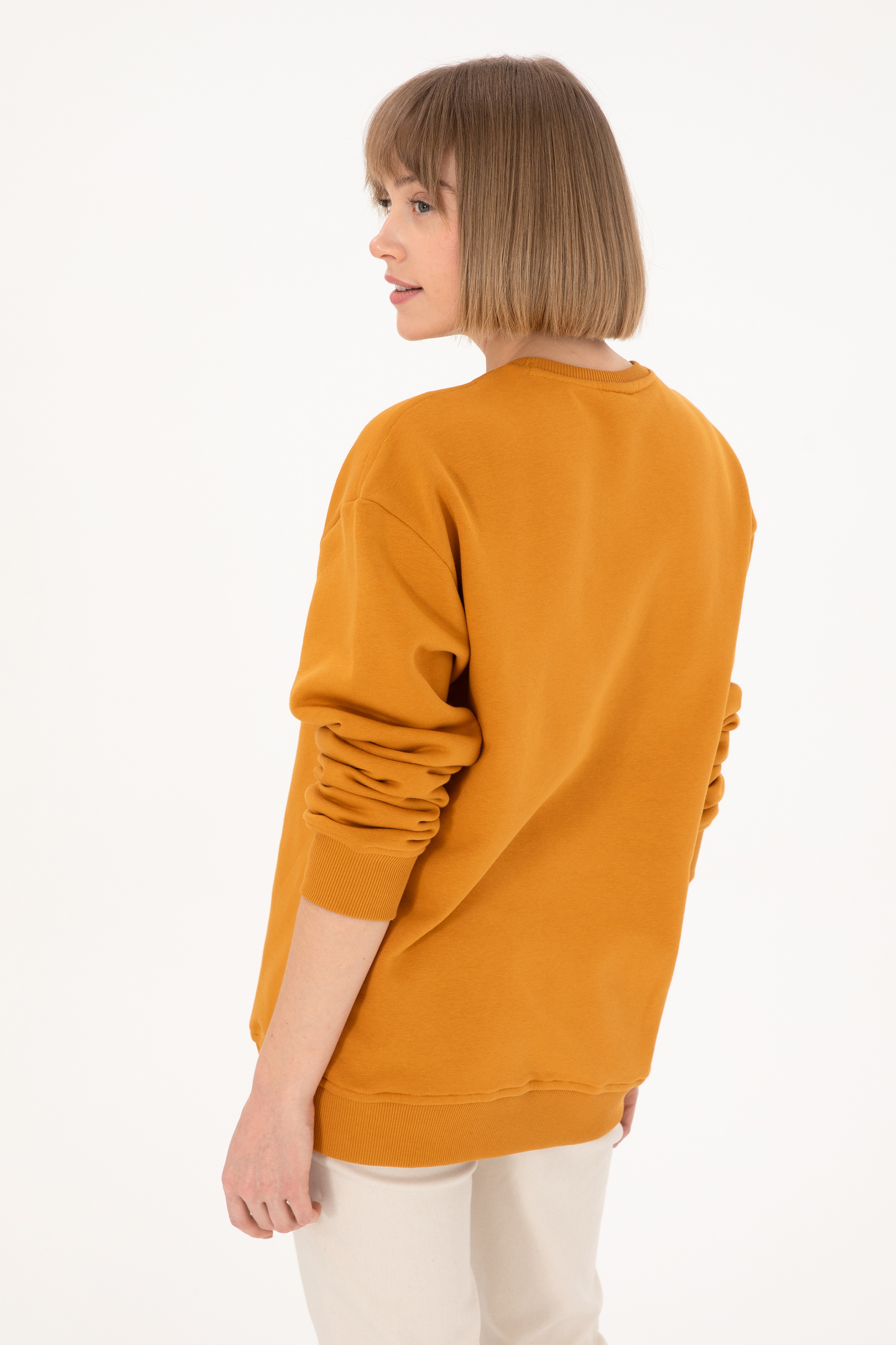 Erkek Bisiklet Yaka Hardal Basic Şardonlu Sweatshirt - Image 4