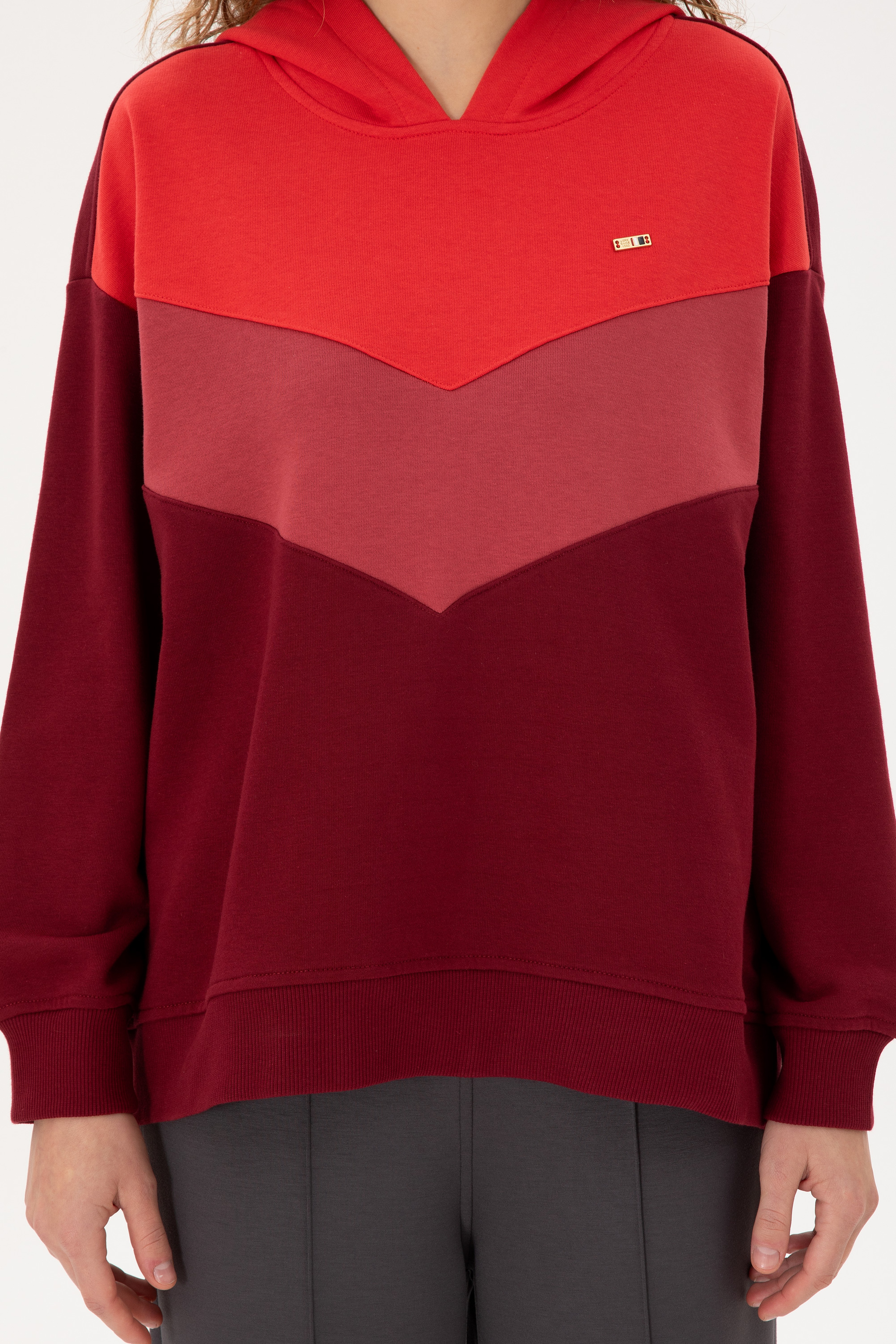 Kadın Bordo Kapüşonlu Sweatshirt - Image 6