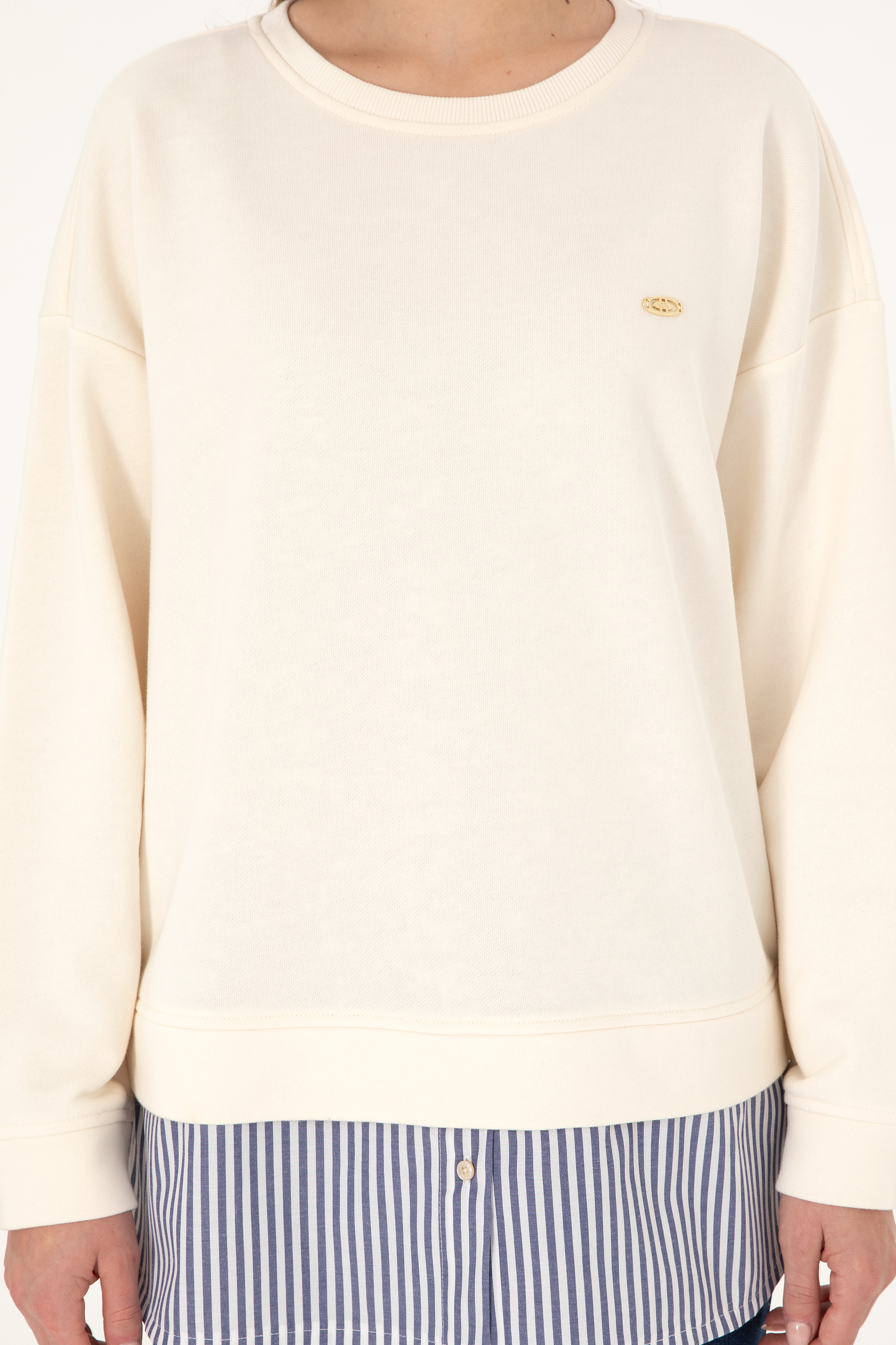 Kadın Krem Gömlek Detaylı Bisiklet Yaka Sweatshirt