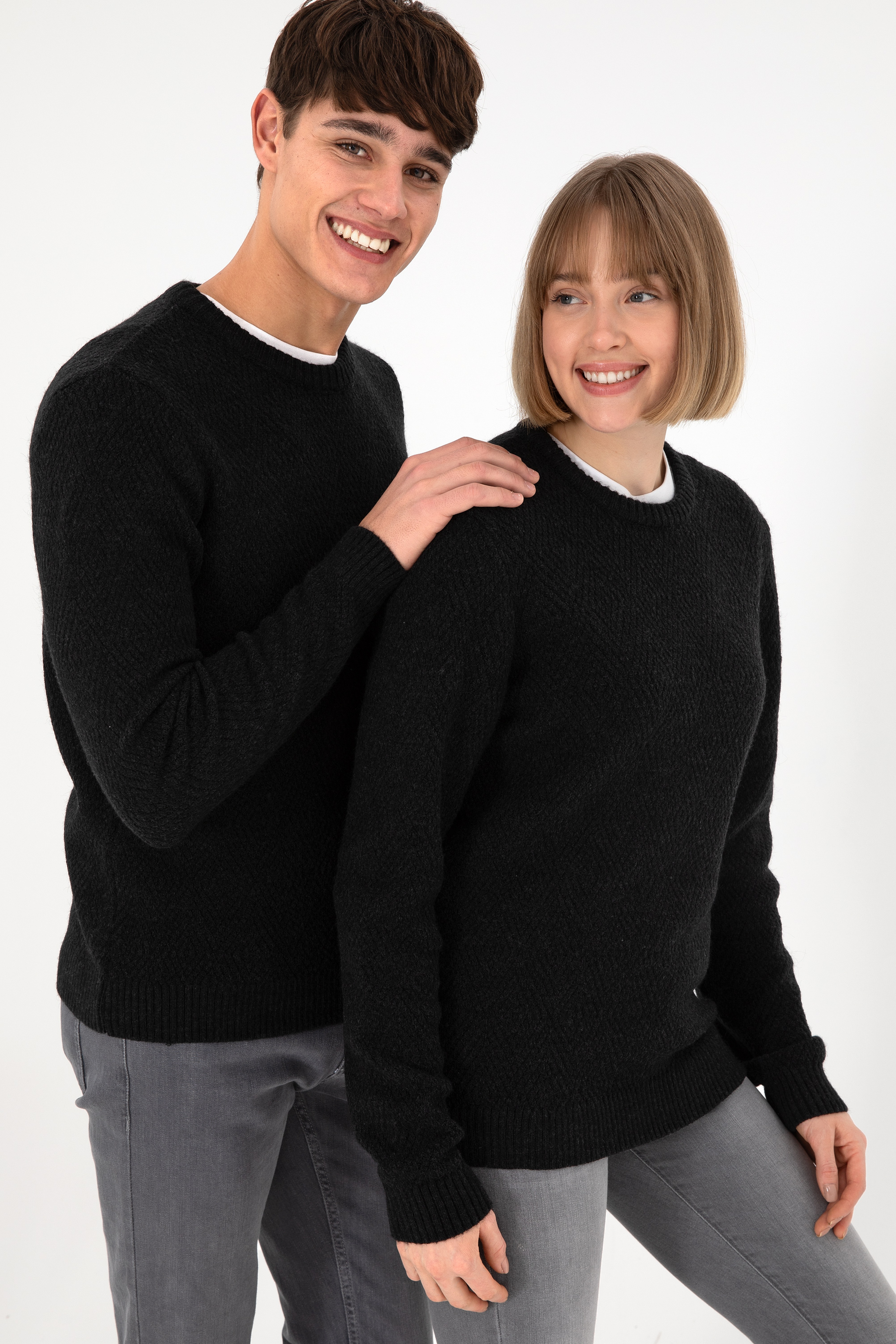 Erkek Regular Fit Bisiklet Yaka Siyah Kazak
