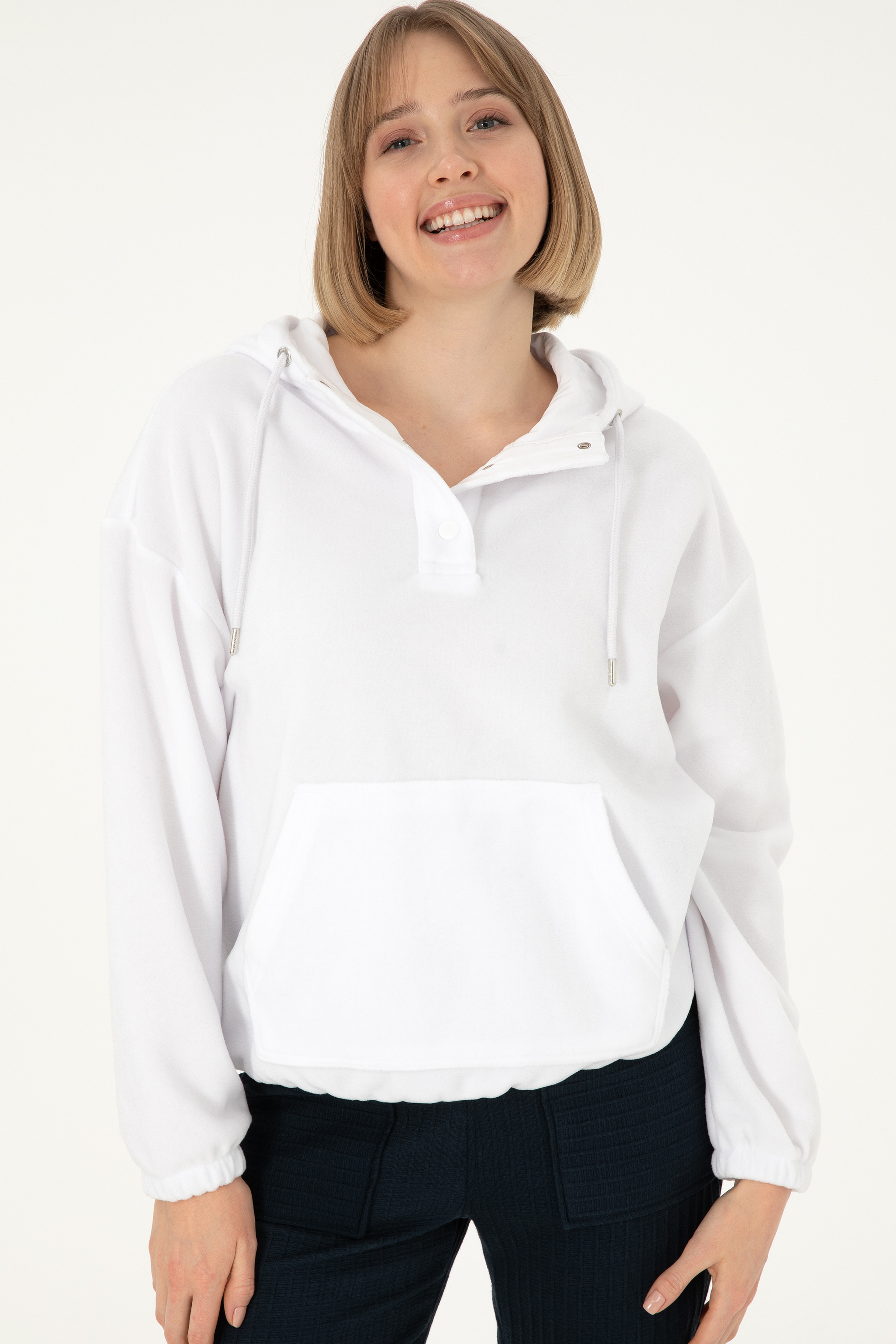 Kadın Beyaz Kapüşonlu Sweatshirt - Image 2