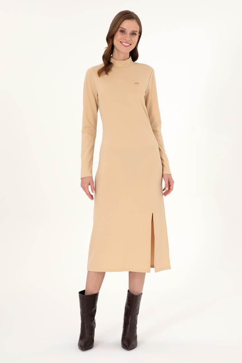 Kadın Kum Yırtmaçlı Dik Yaka Midi Boy Örme Elbise