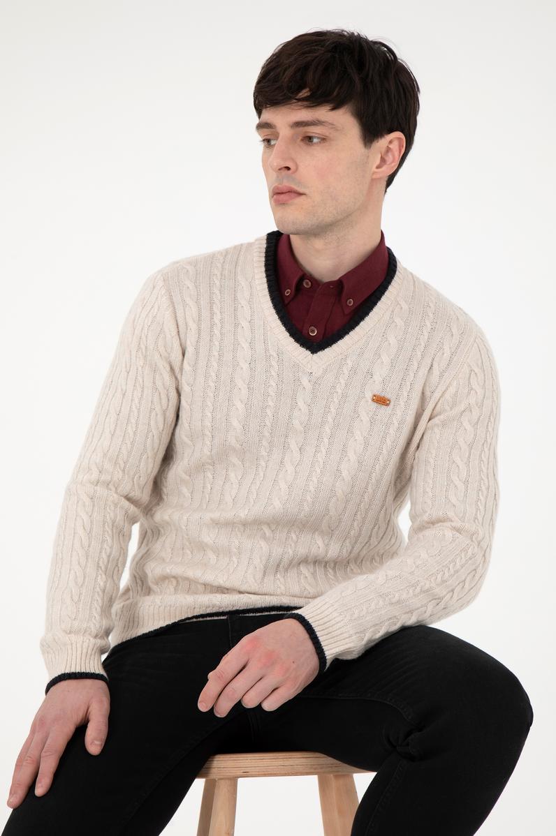 Erkek Regular Fit V Yaka Taş Yaka Detaylı Kazak