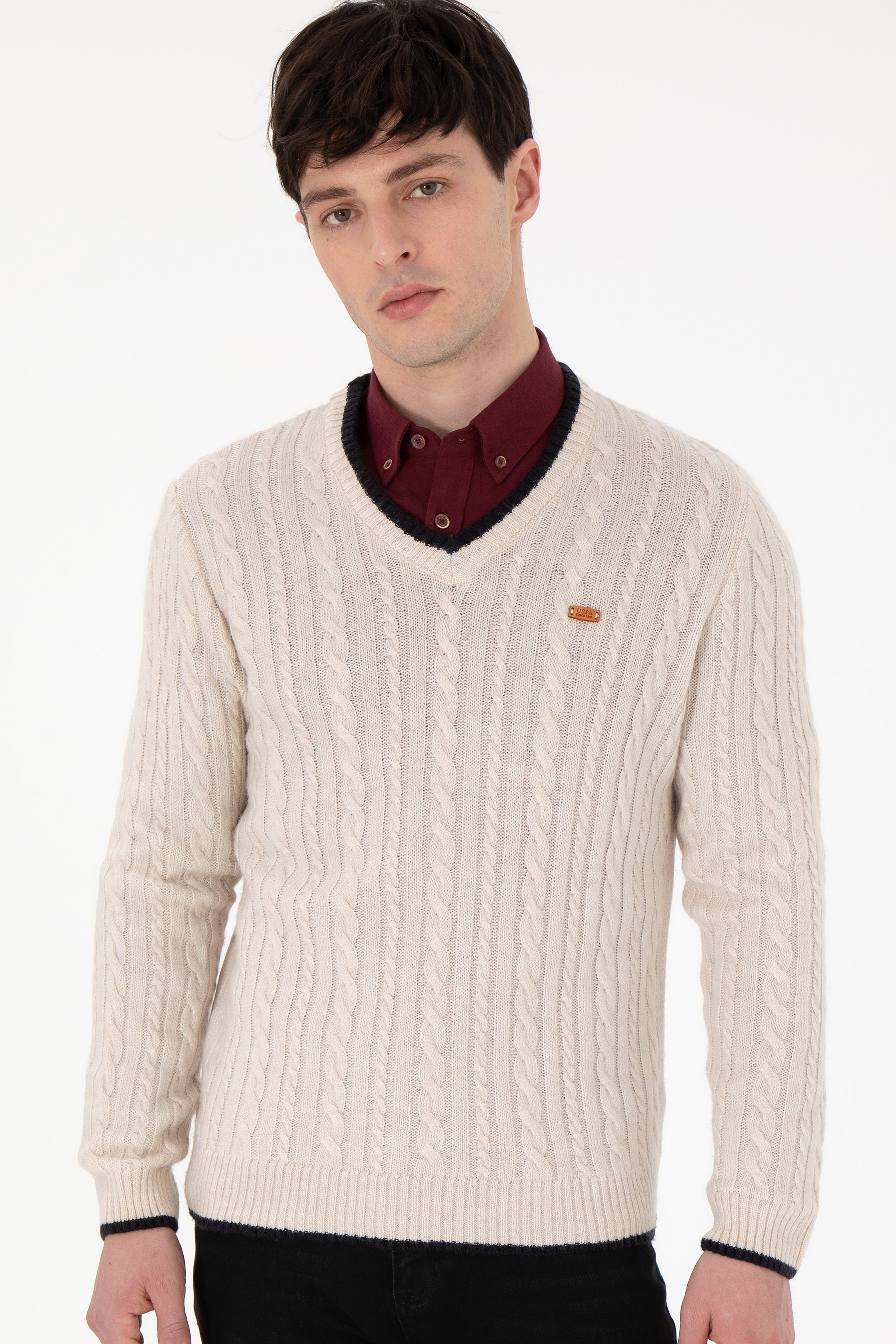 Erkek Regular Fit V Yaka Taş Yaka Detaylı Kazak - Image 3