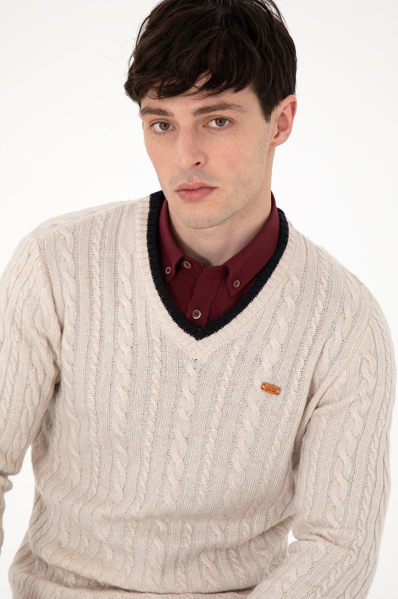 Erkek Regular Fit V Yaka Taş Yaka Detaylı Kazak