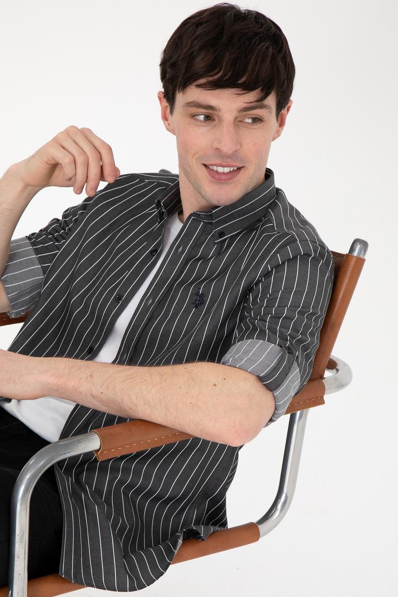 Erkek Beyaz Çizgili Siyah Gömlek