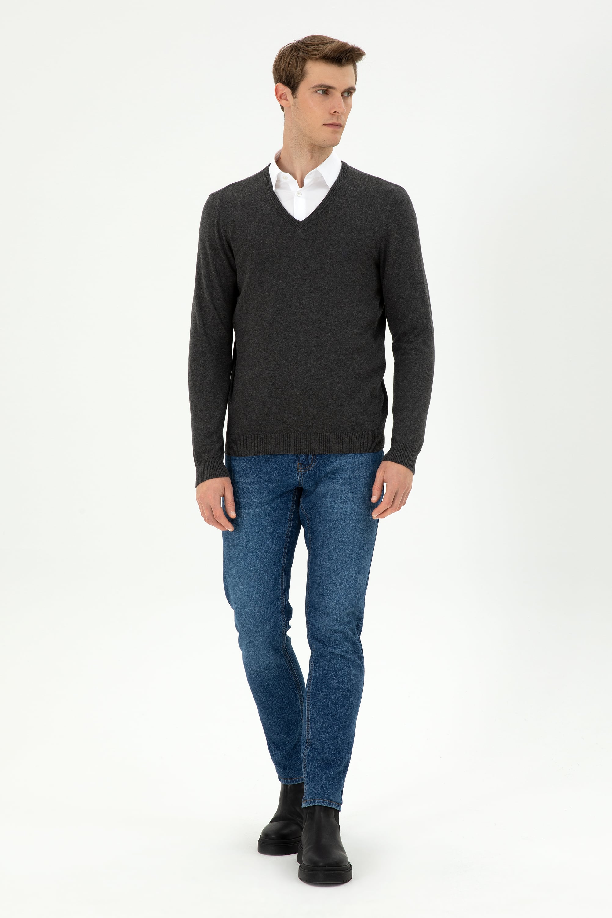 Erkek Slim Fit V Yaka Antrasit Melanj Basic Kazak - Image 4