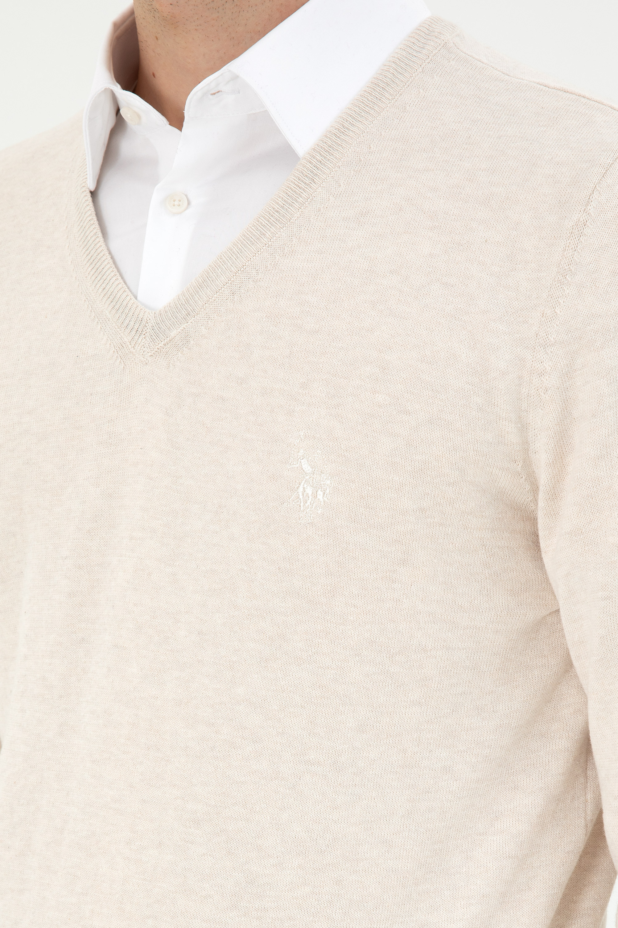 Erkek Slim Fit V Yaka Krem Melanj Basic Kazak - Image 7