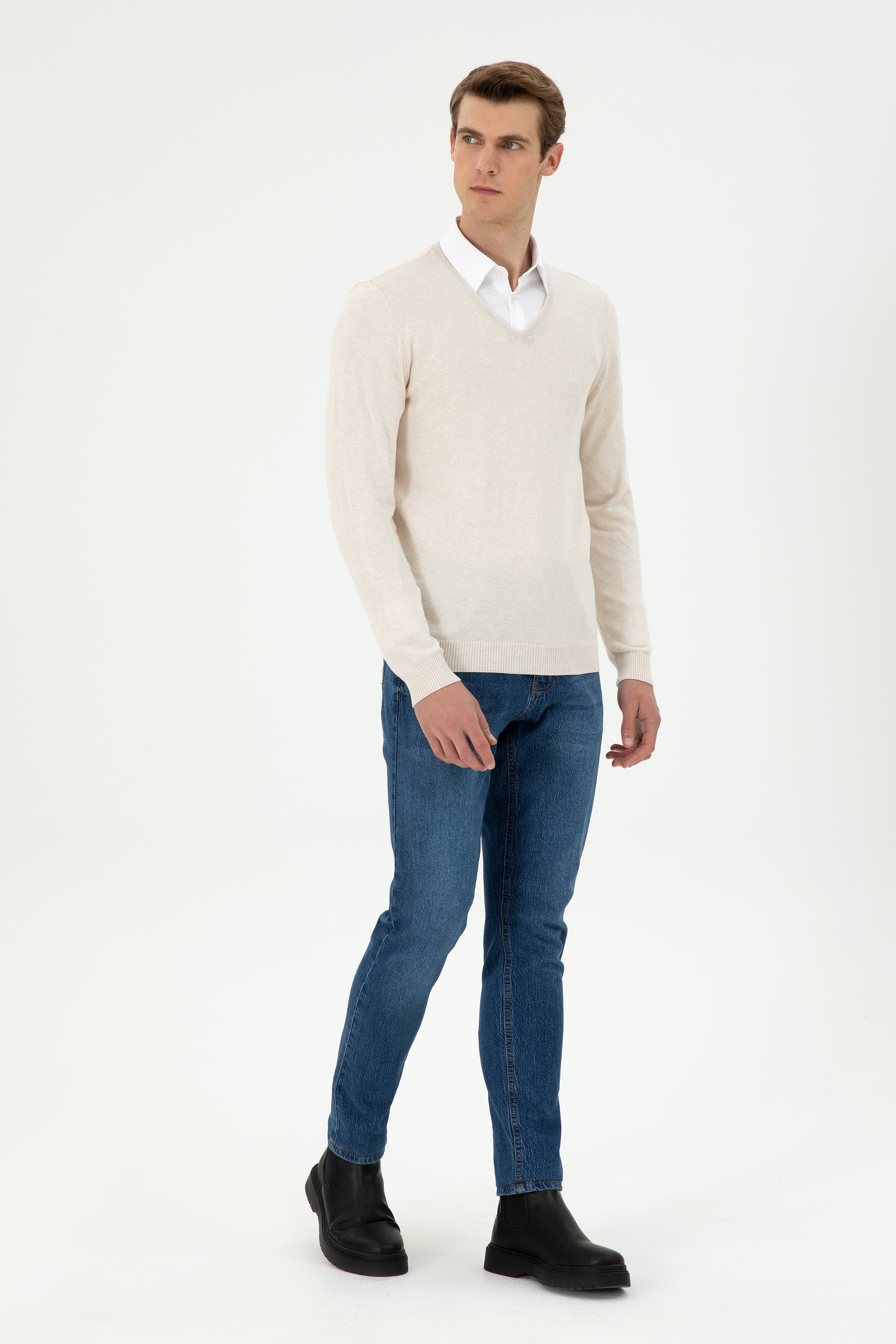 Erkek Slim Fit V Yaka Krem Melanj Basic Kazak - Image 4