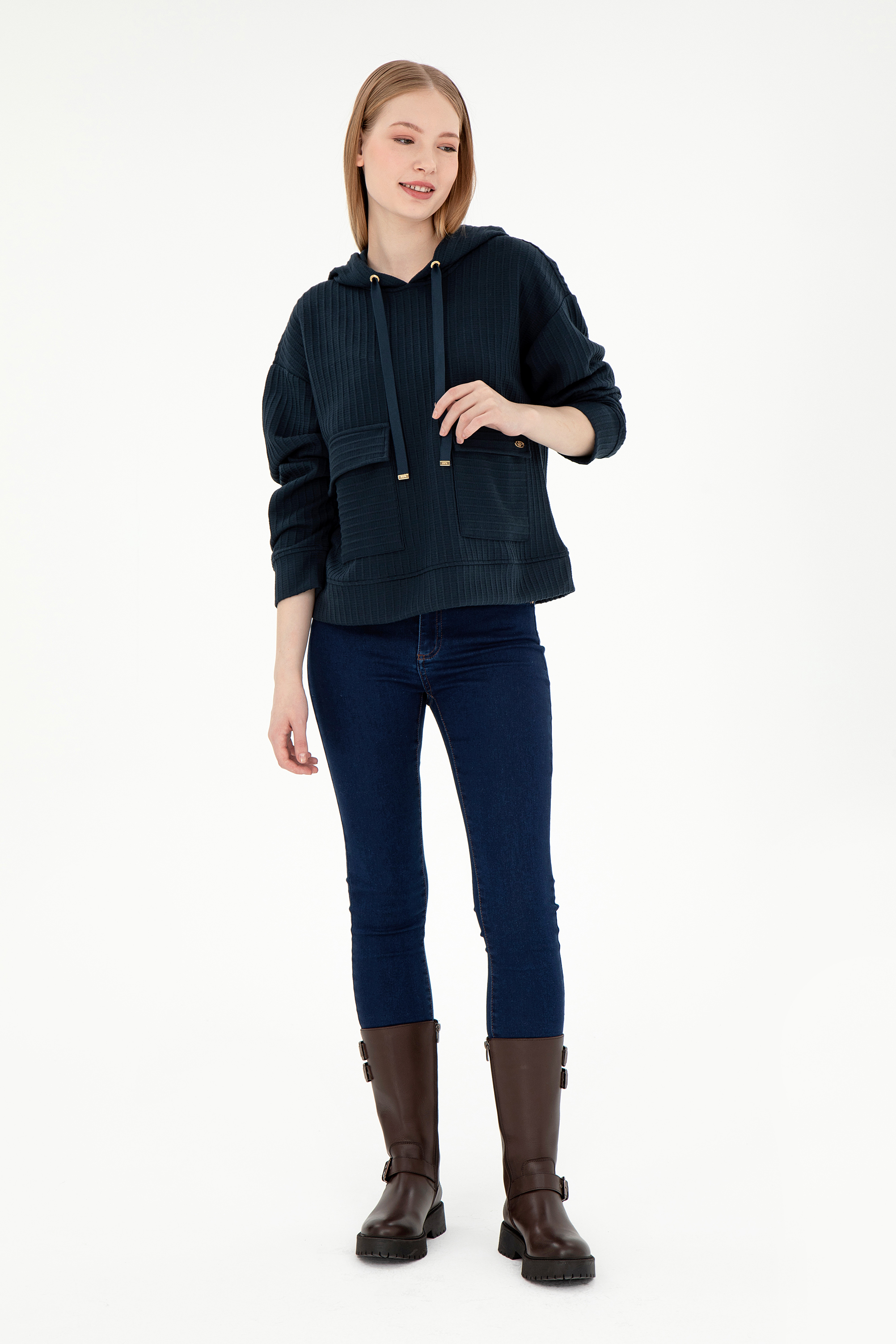 Kadın Lacivert Kapüşonlu Sweatshirt - Image 4