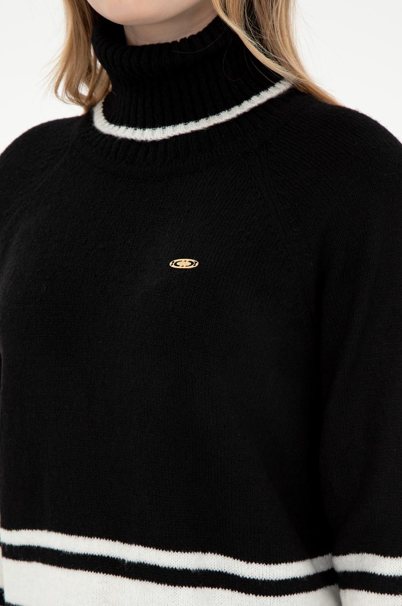 Kadın Siyah Boğazlı Kazak