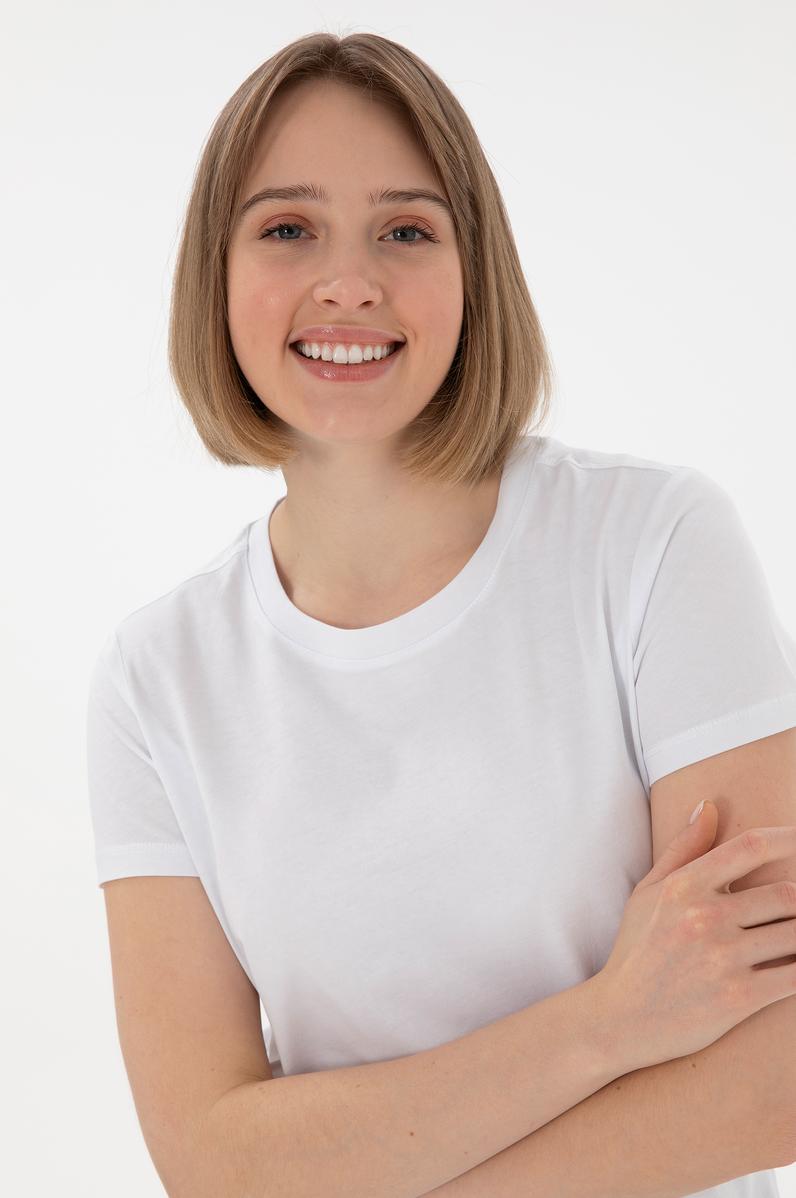 Kadın Beyaz Bisiklet Yaka Basic Tişört