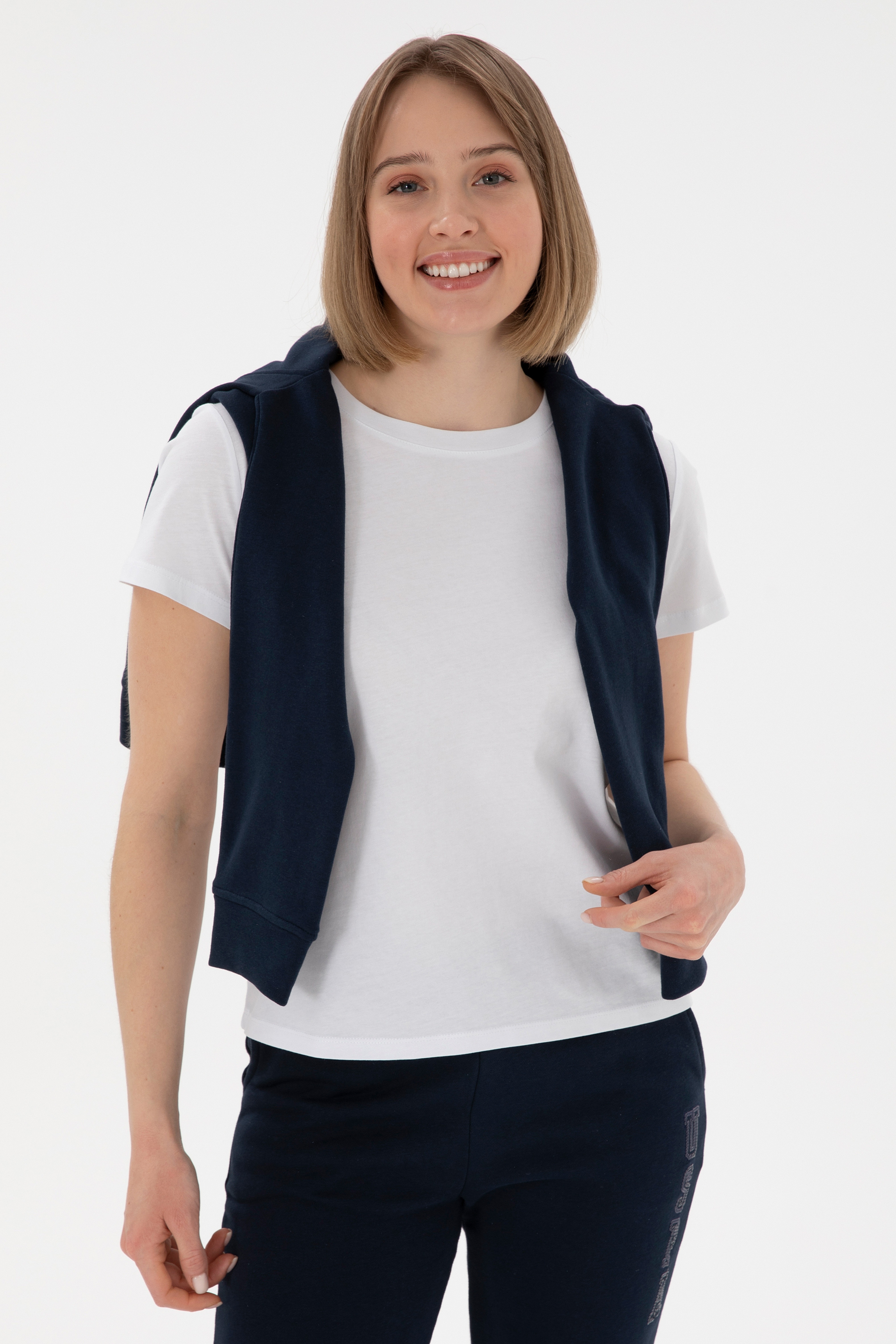 Kadın Beyaz Bisiklet Yaka Basic Tişört - Image 1