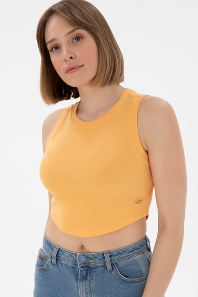 Kadın Turuncu Kolsuz Bisiklet Yaka Crop Basic Tişört