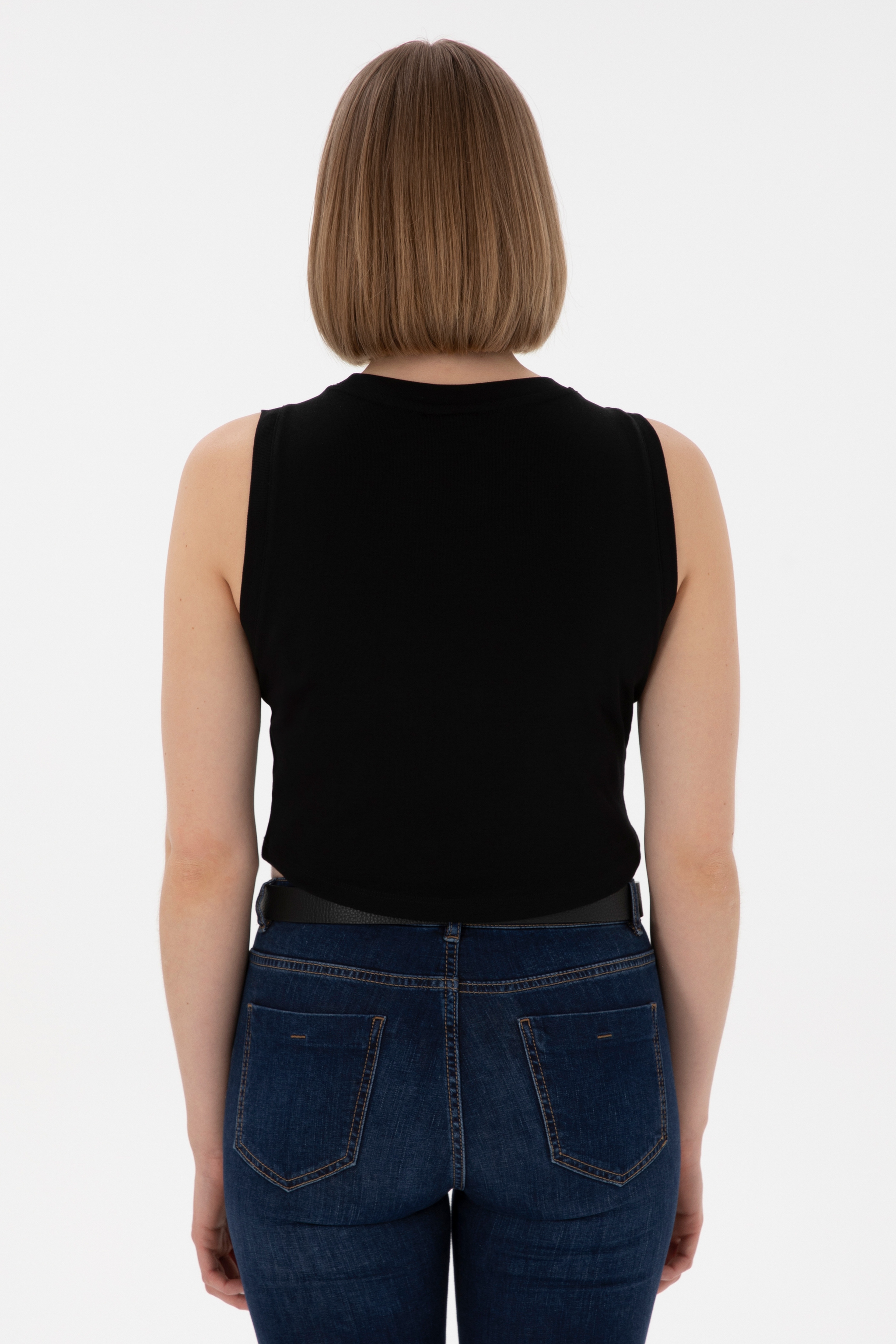 Kadın Siyah Kolsuz Bisiklet Yaka Crop Basic Tişört - Image 5
