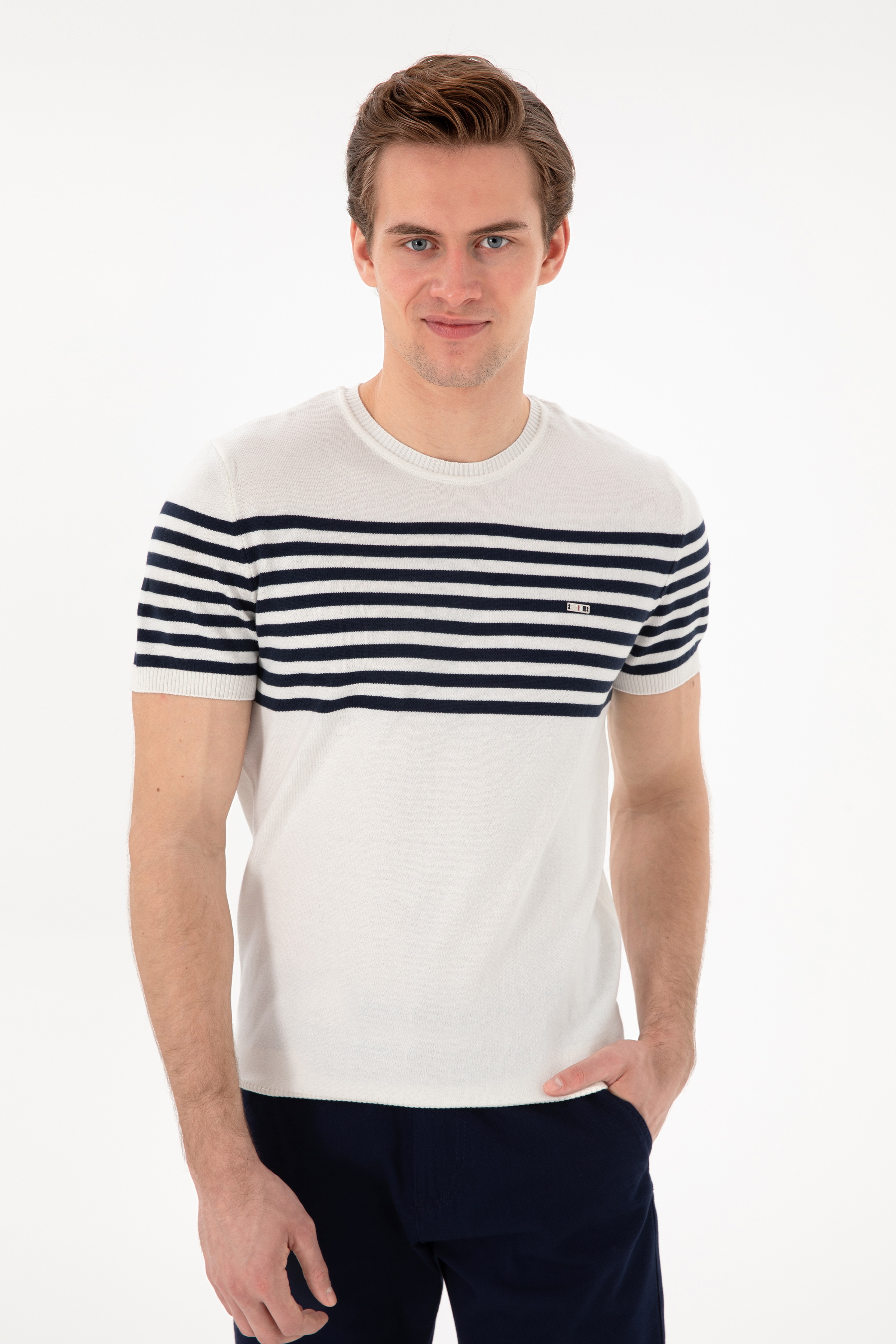 Erkek Slim Fit Bisiklet Yaka Beyaz Triko Tişört