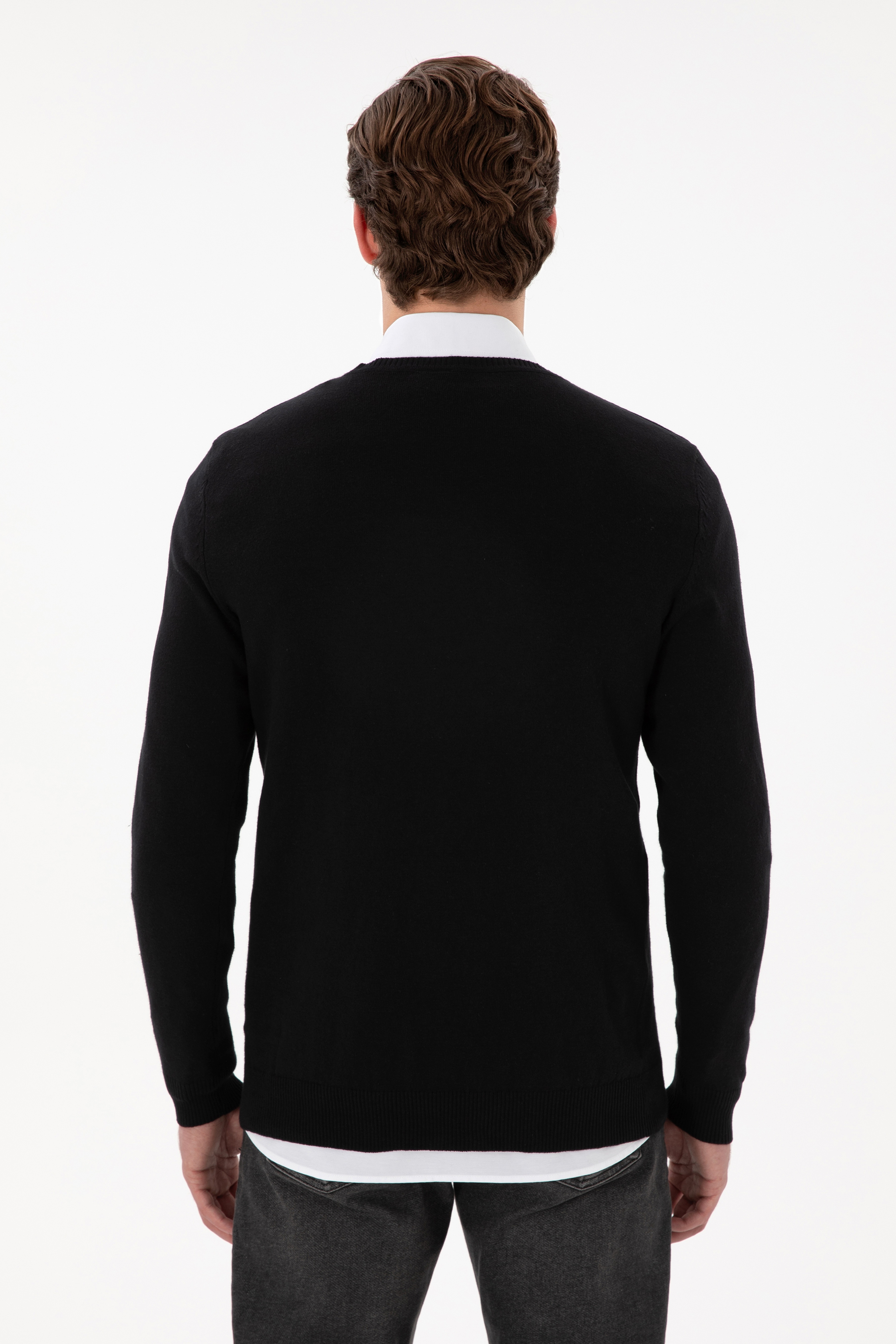 Erkek Slim Fit V Yaka Siyah Basic Kazak - Image 5