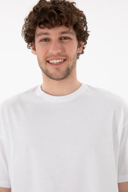 Erkek Oversize Fit Bisiklet Yaka Beyaz Tişört