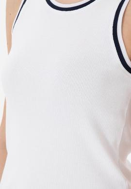 Kadın Beyaz Kolsuz Bisiklet Yaka Tişört - 50305857014