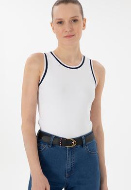 Kadın Beyaz Kolsuz Bisiklet Yaka Tişört - 50305857014