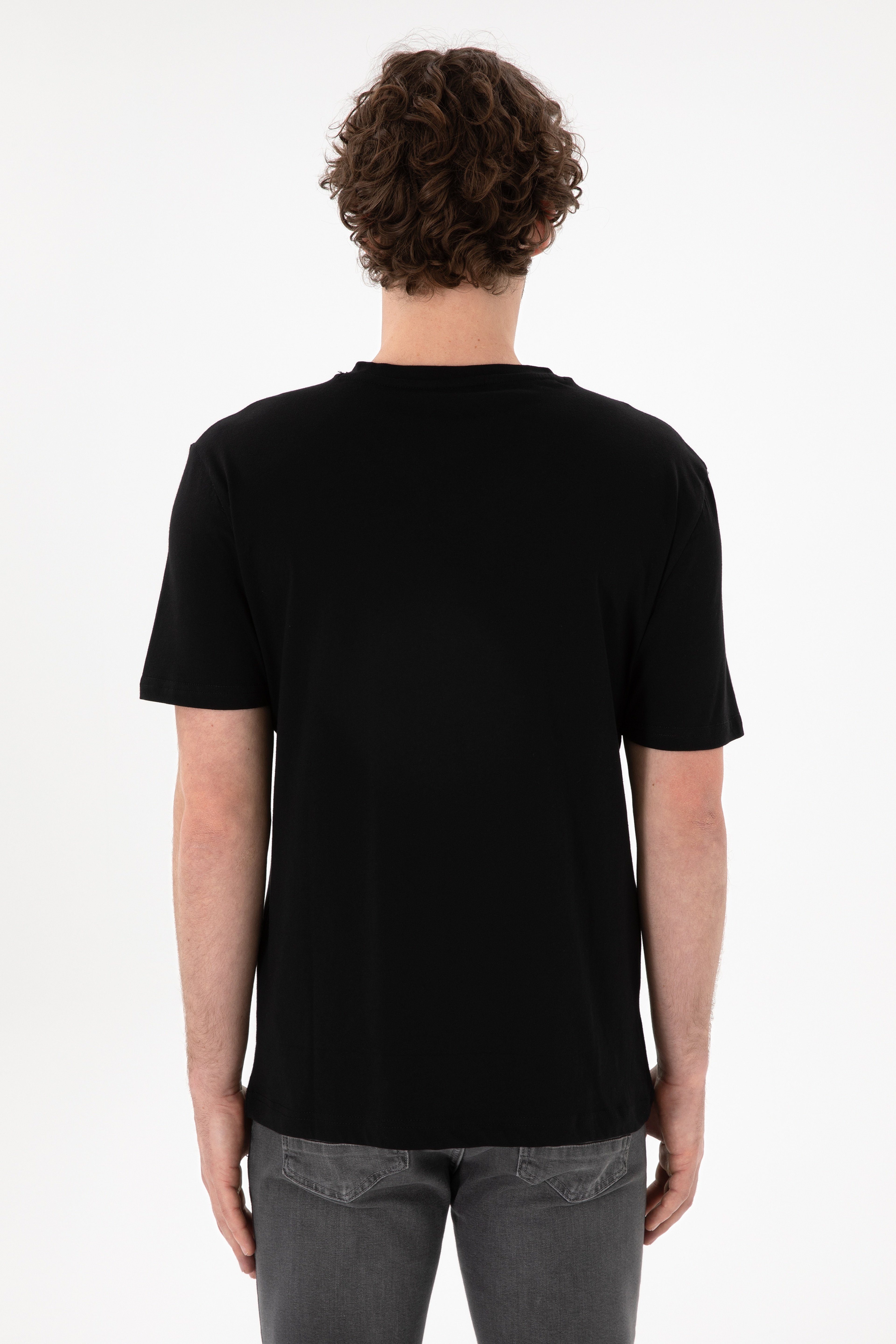 Erkek Regular Fit  V Yaka Siyah Basic Tişört