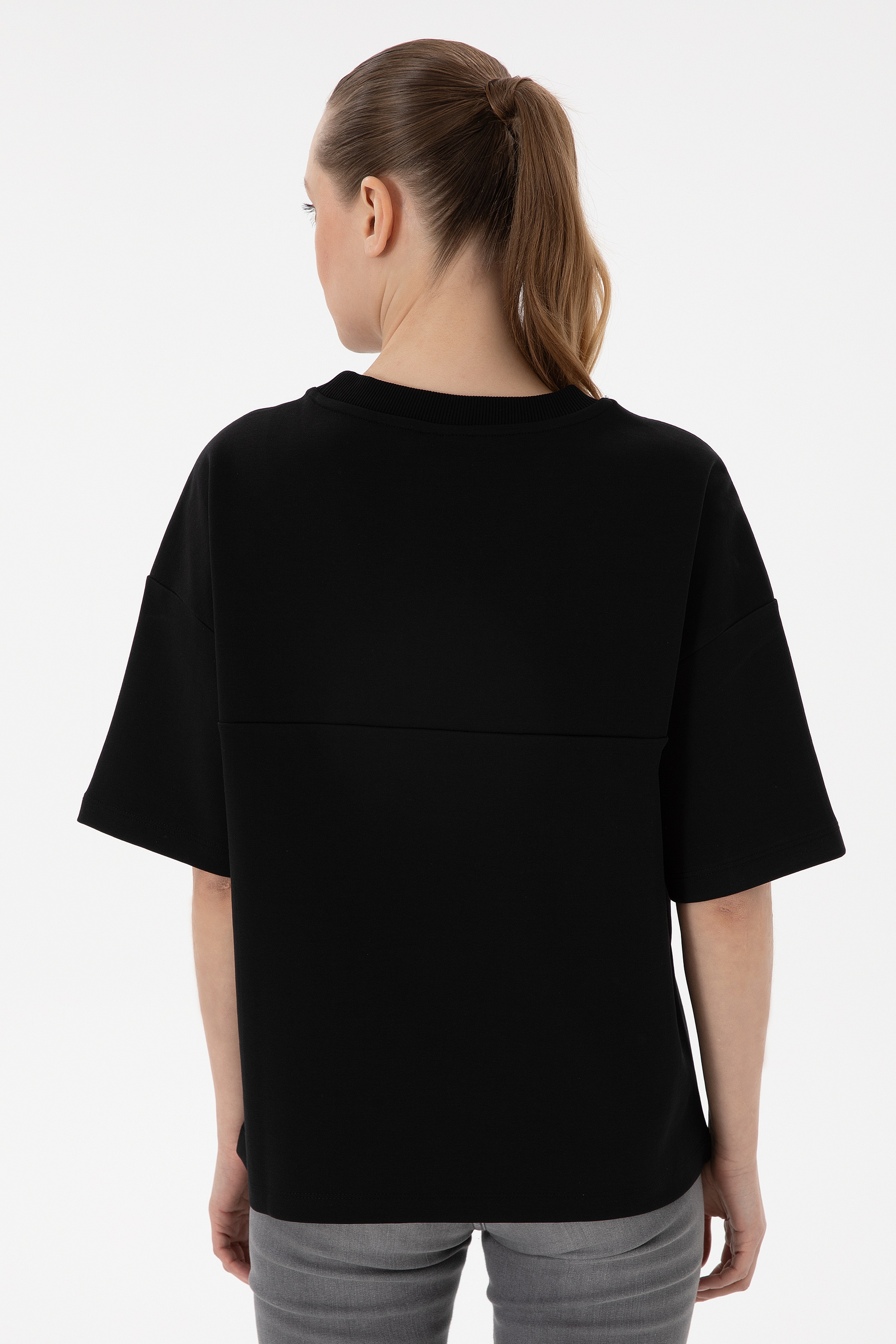 Kadın Siyah Oversize Bisiklet Yaka Tişört - Image 5