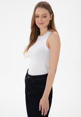 Kadın Beyaz Kolsuz Bisiklet Yaka Basic Tişört - 50300904012