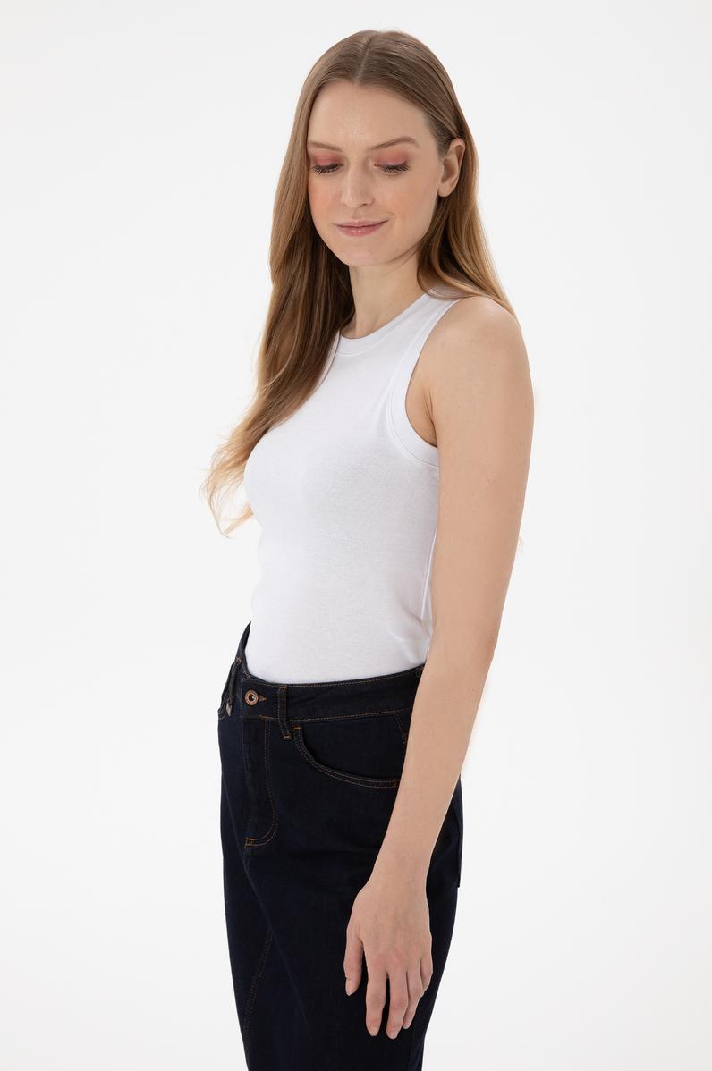 Kadın Beyaz Kolsuz Bisiklet Yaka Basic Tişört