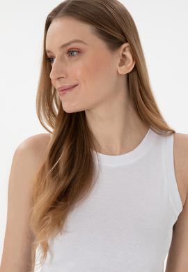 Kadın Beyaz Kolsuz Bisiklet Yaka Basic Tişört - 50300904012