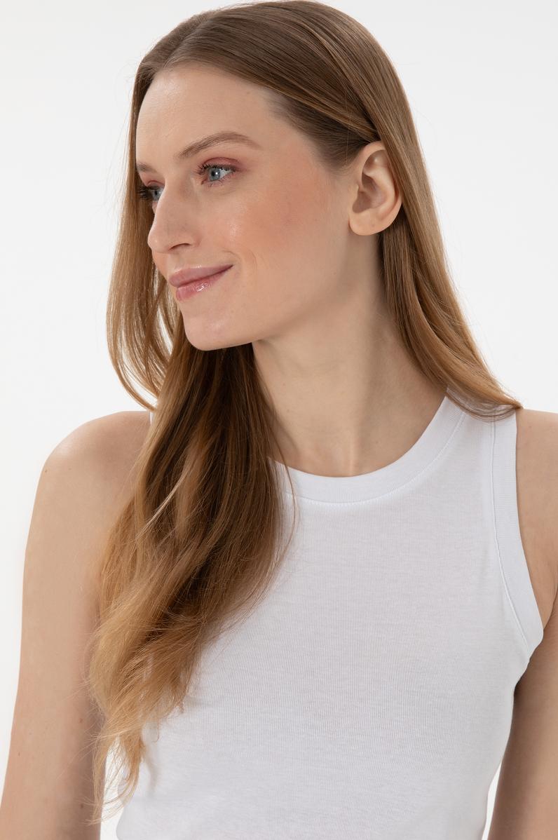 Kadın Beyaz Kolsuz Bisiklet Yaka Basic Tişört