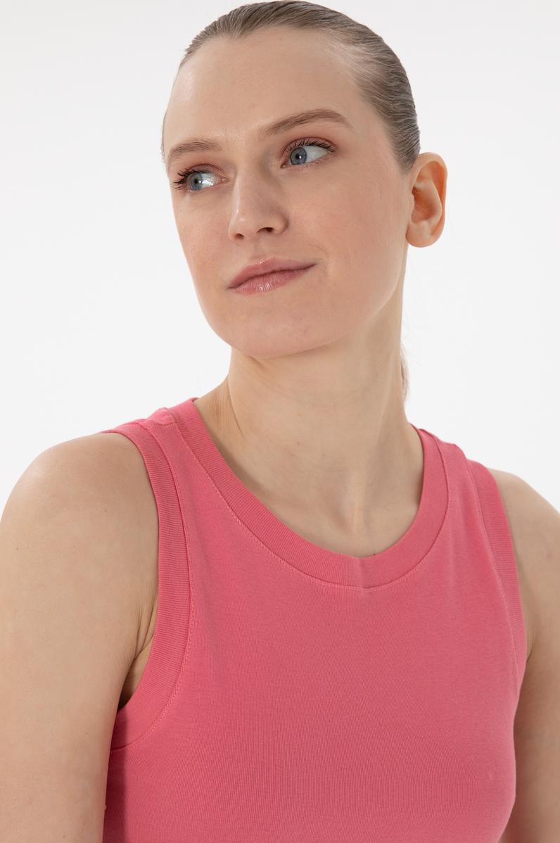 Kadın Koyu Pembe Kolsuz Bisiklet Yaka Basic Tişört