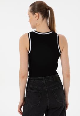 Kadın Siyah Kolsuz Bisiklet Yaka Tişört - 50305857019