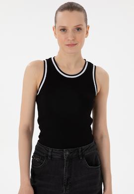 Kadın Siyah Kolsuz Bisiklet Yaka Tişört - 50305857019