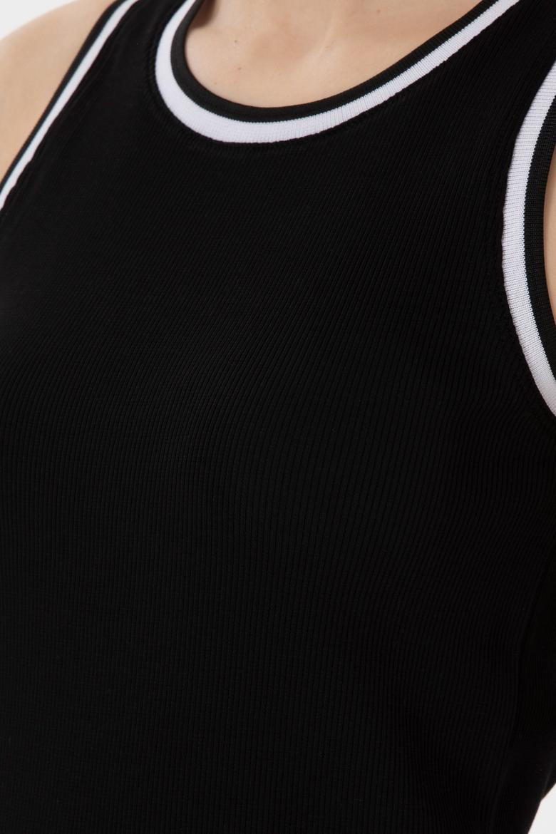 Kadın Siyah Kolsuz Bisiklet Yaka Tişört - 50305857019